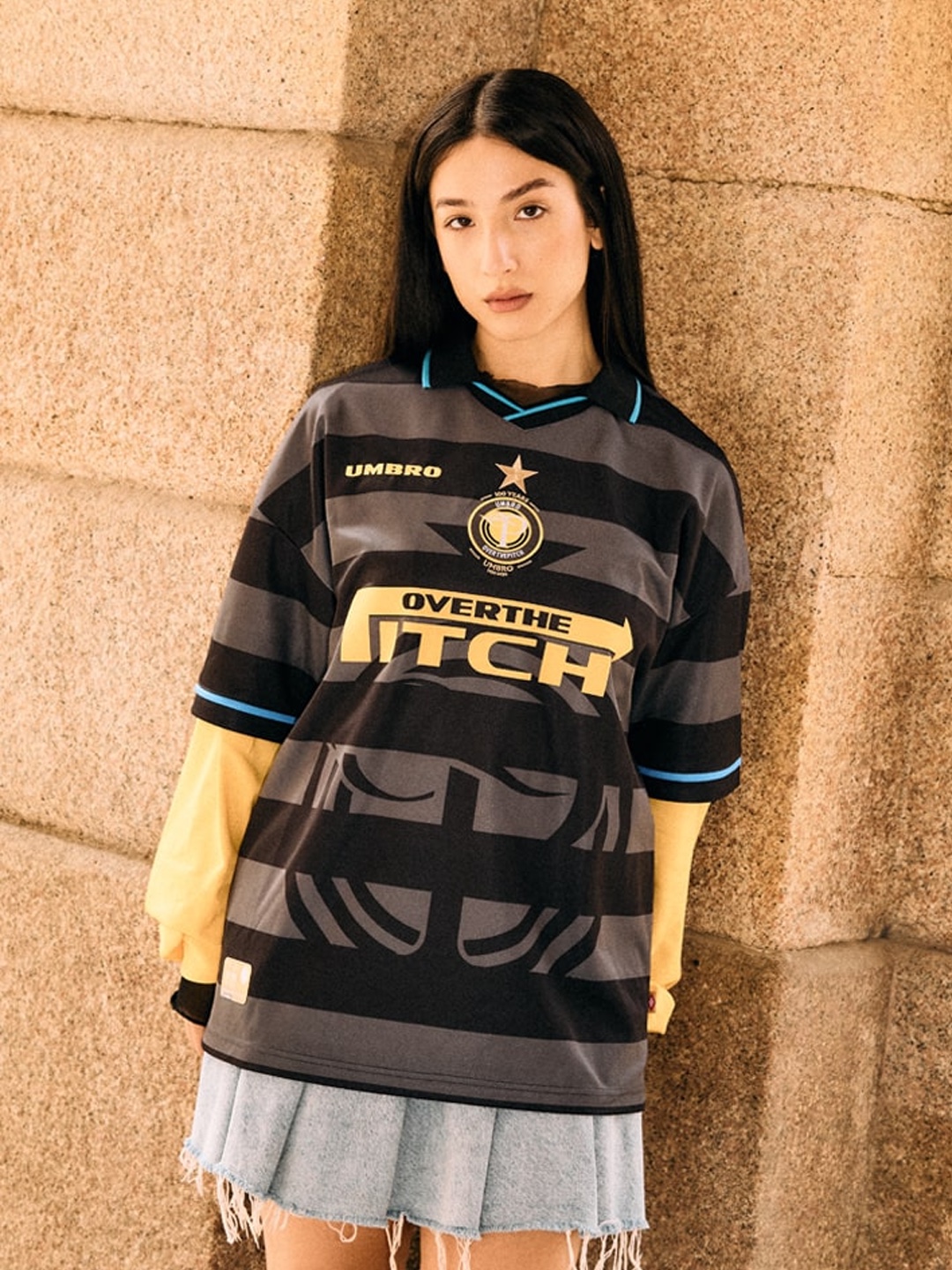 Over The Pitch x Red Devil 1994 Jersey White, Over The Pitch x Umbro 100th Anniversary Homage Football Jersey 착용 스타일 - 3