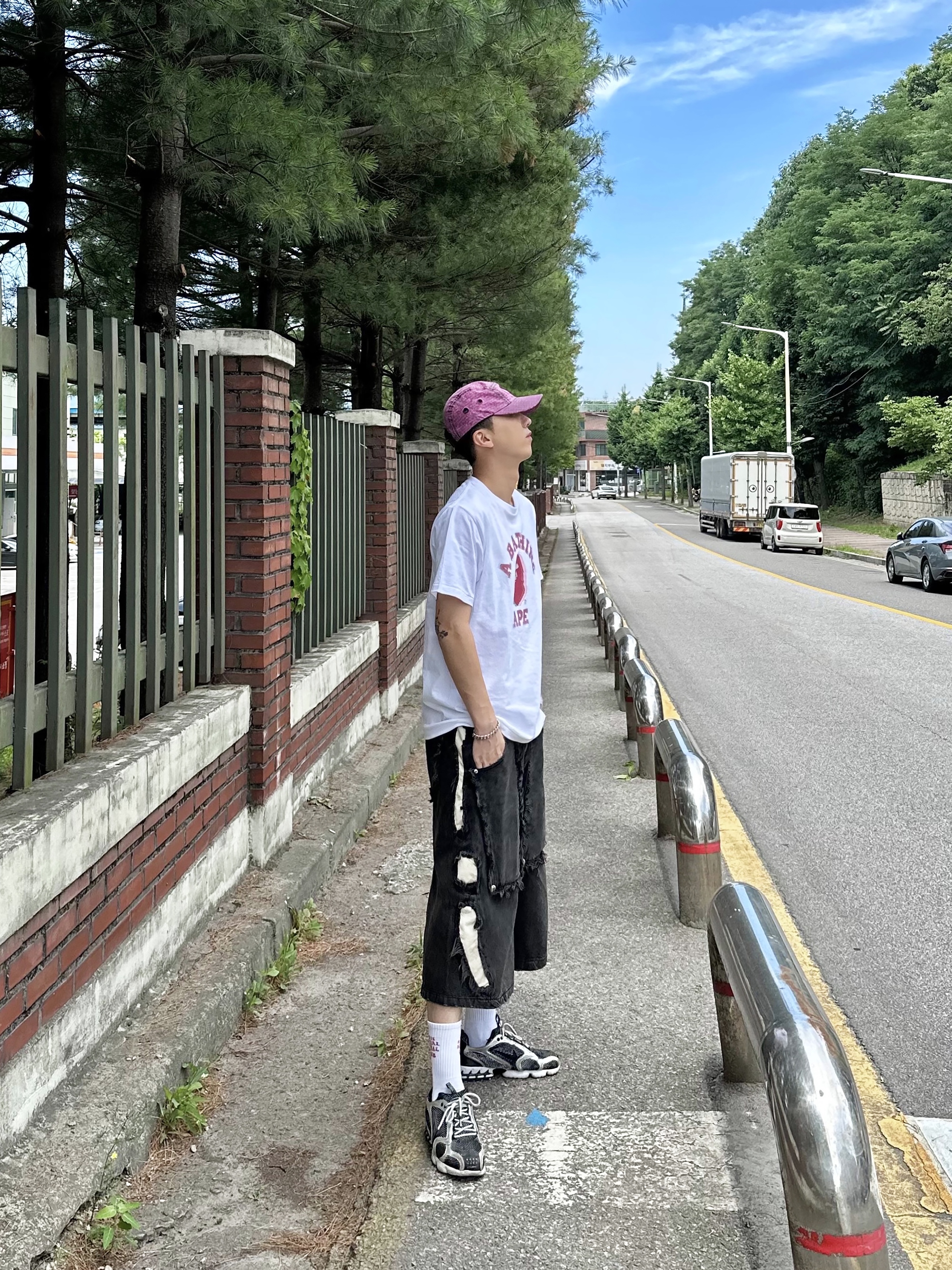 BAPE Glitch Art College T-Shirt White, Nike x Stussy Air Zoom Spiridon Cage 2 Pure Platinum 착용 스타일 - 2