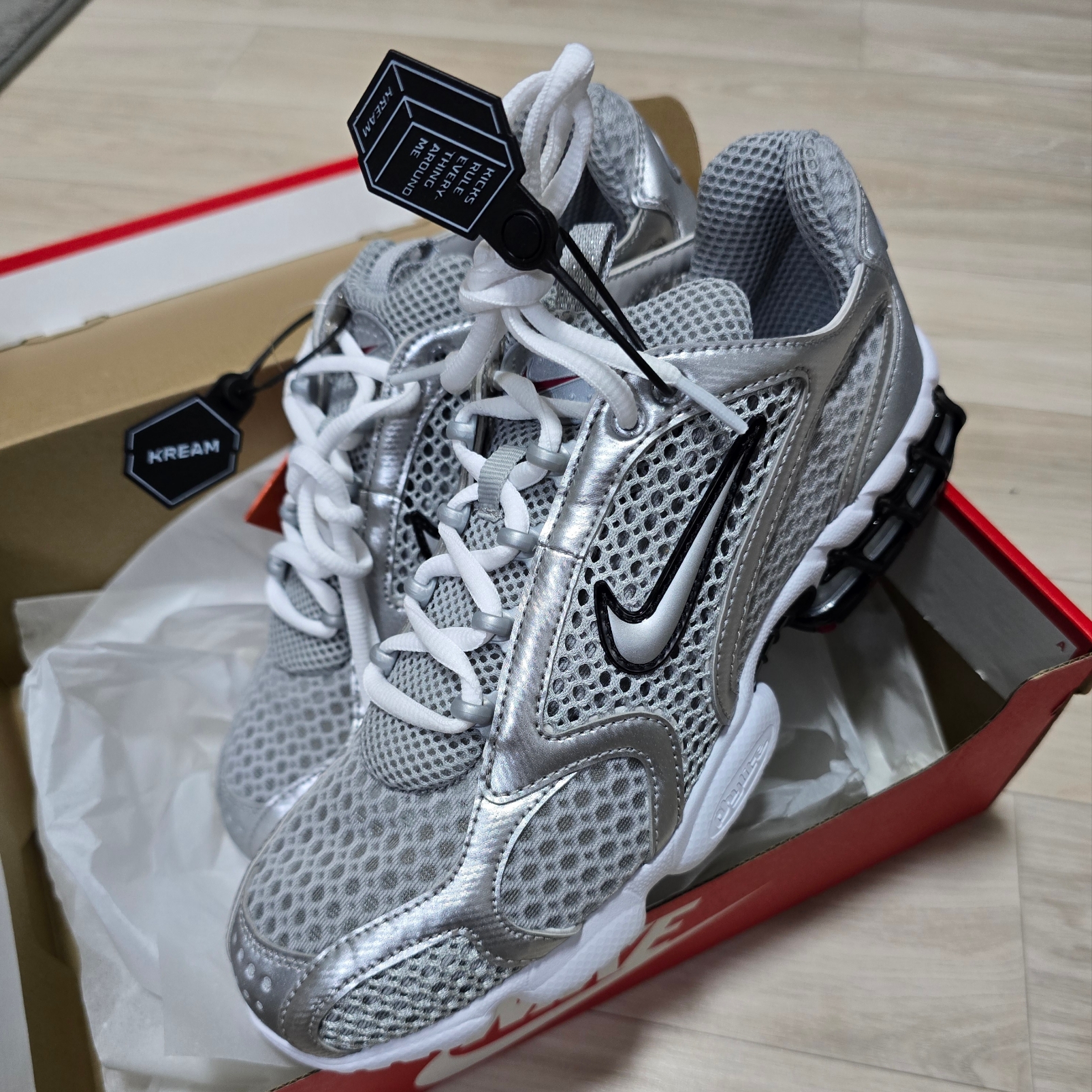 Nike Air Zoom Spiridon Cage 2 Metallic Silver 착용 스타일 - 2