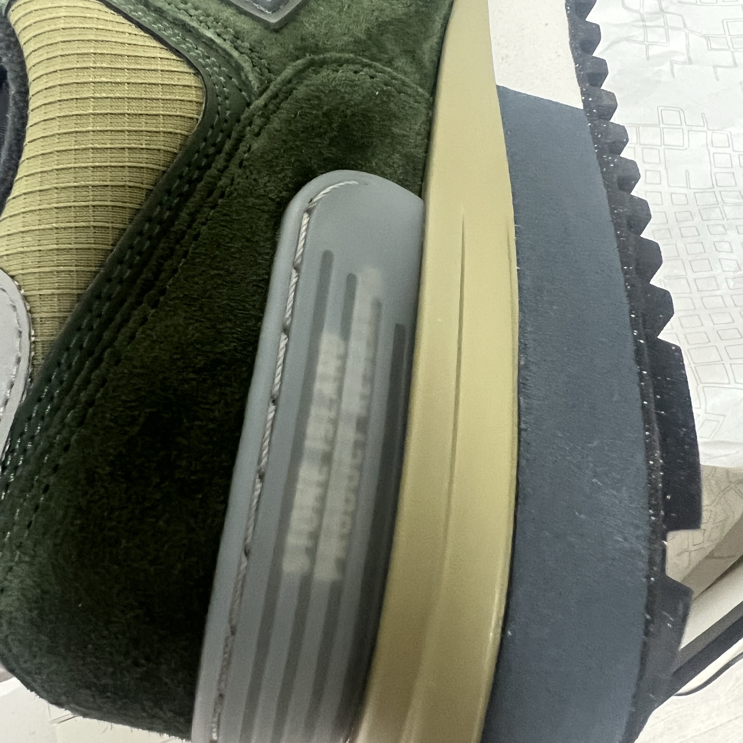New Balance x Stone Island 574 Legacy Dark Green 착용 스타일 - 3