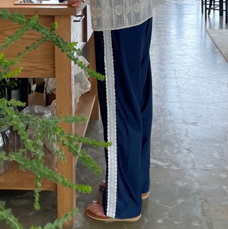 Fritur Lace Track Pants Green, Fritur Lace Track Pants Navy 착용 스타일