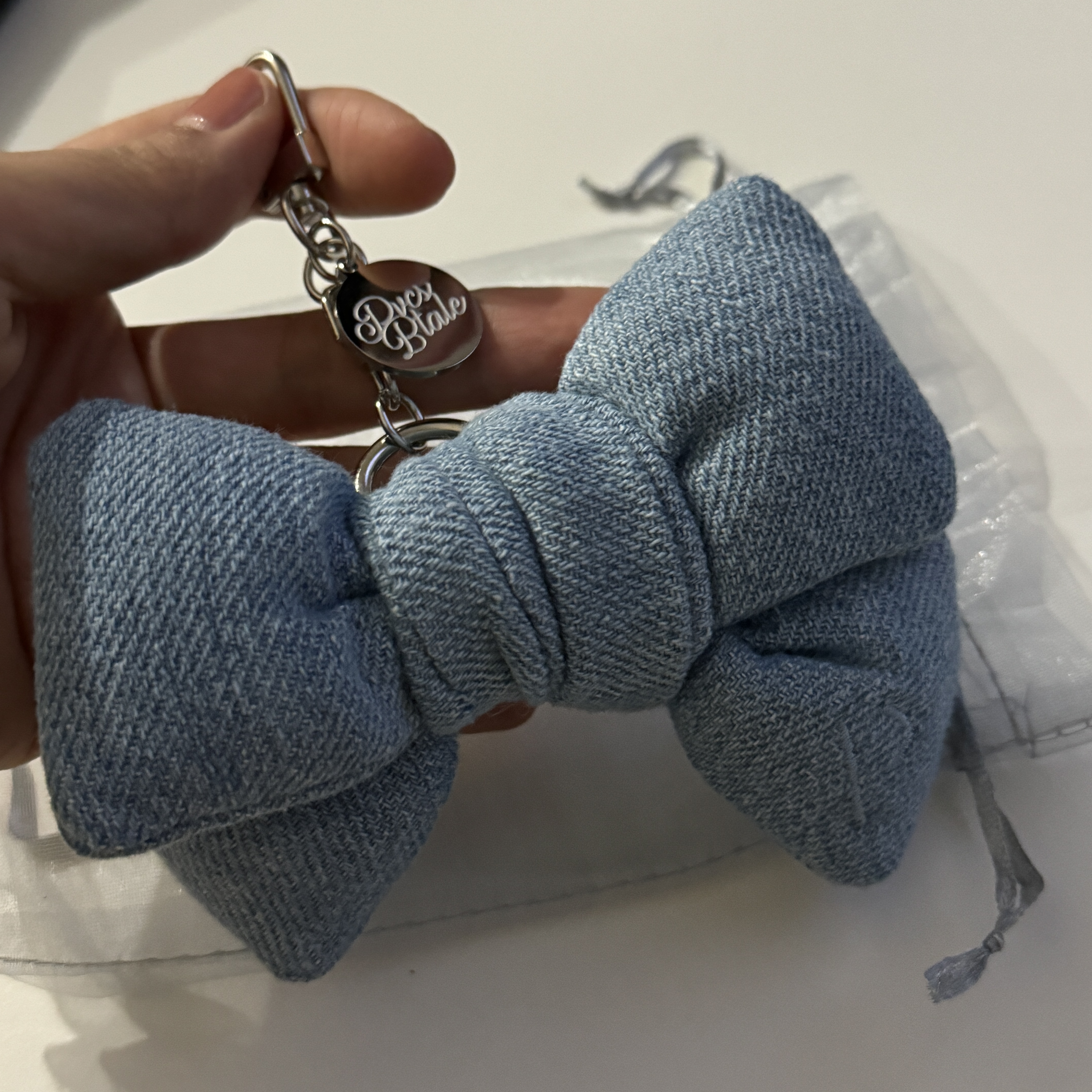 [KREAM 단독] PVCS x Bloomingtale Ribbon Denim Keyring Light blue Denim 착용 스타일