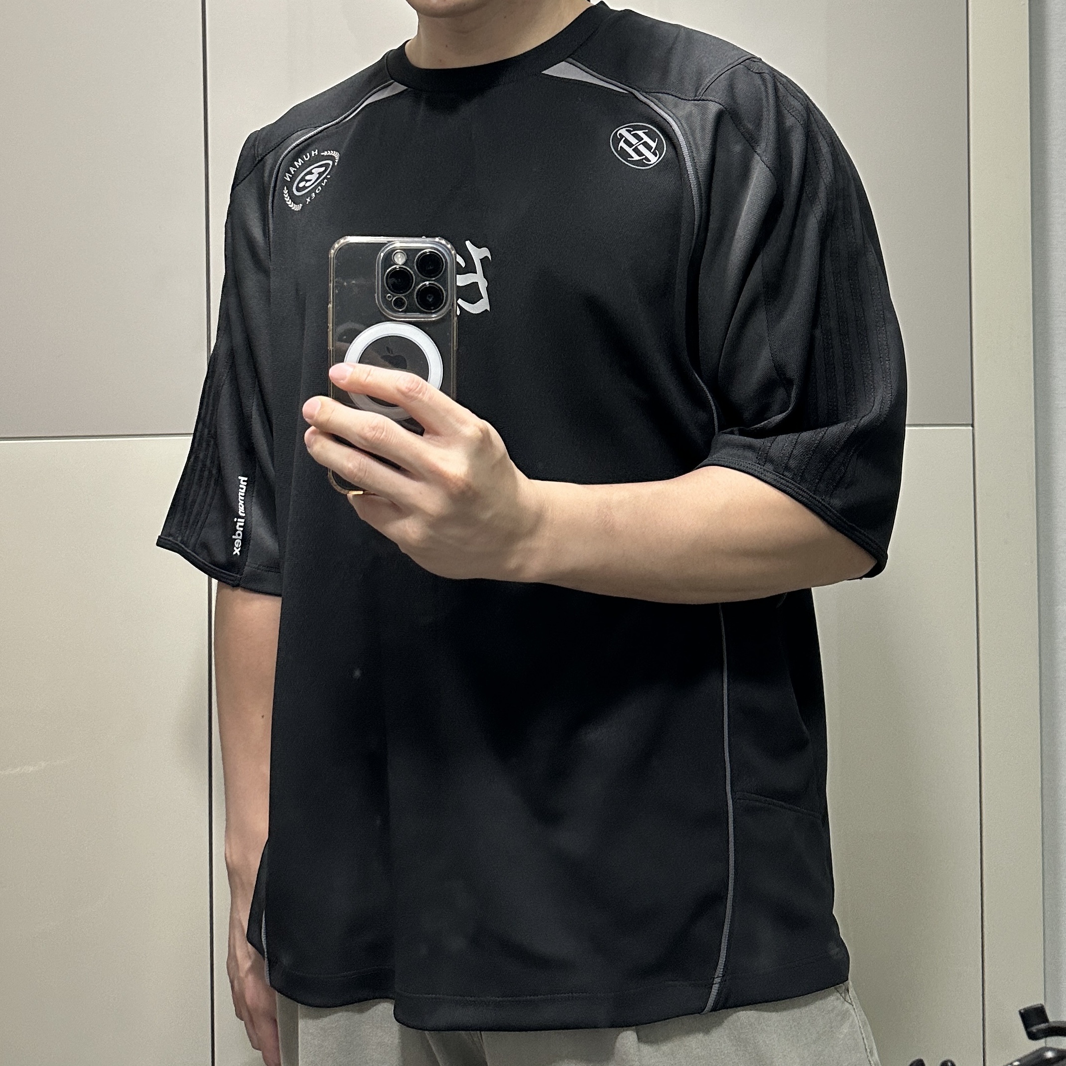 Polyteru Human Index Index 1/2 Jersey T-Shirt Black/Charcoal 착용 스타일 - 1