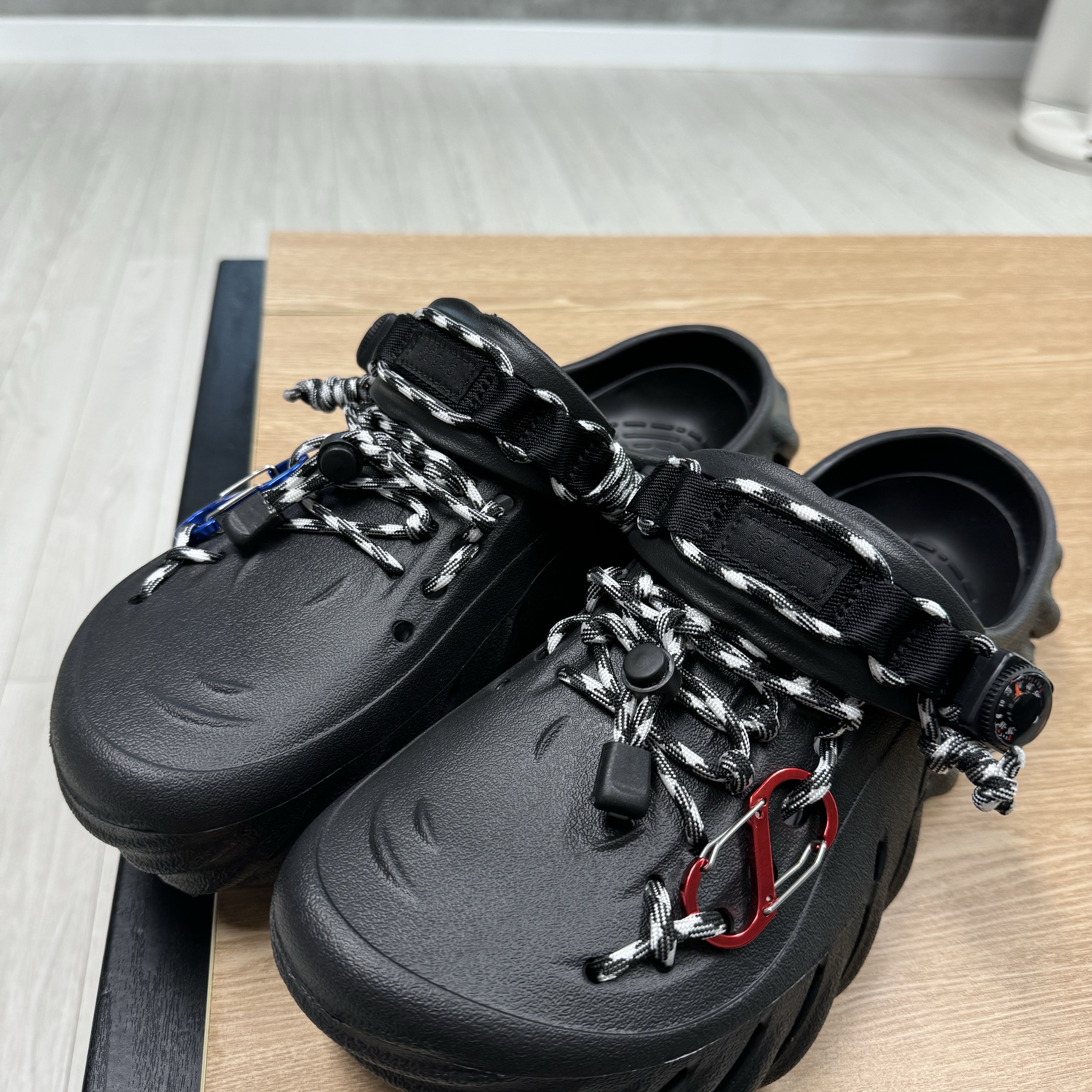 Crocs Echo Clog Black 착용 스타일