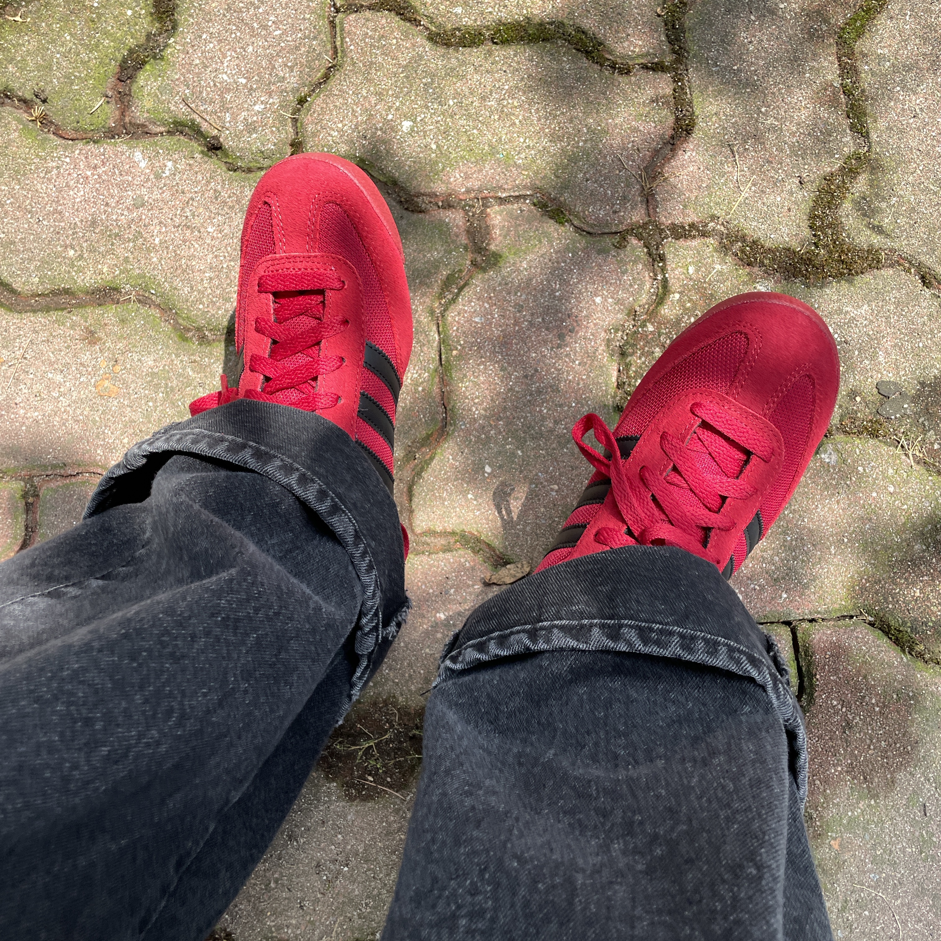 Adidas R71 Team Victory Red Core Black 착용 스타일