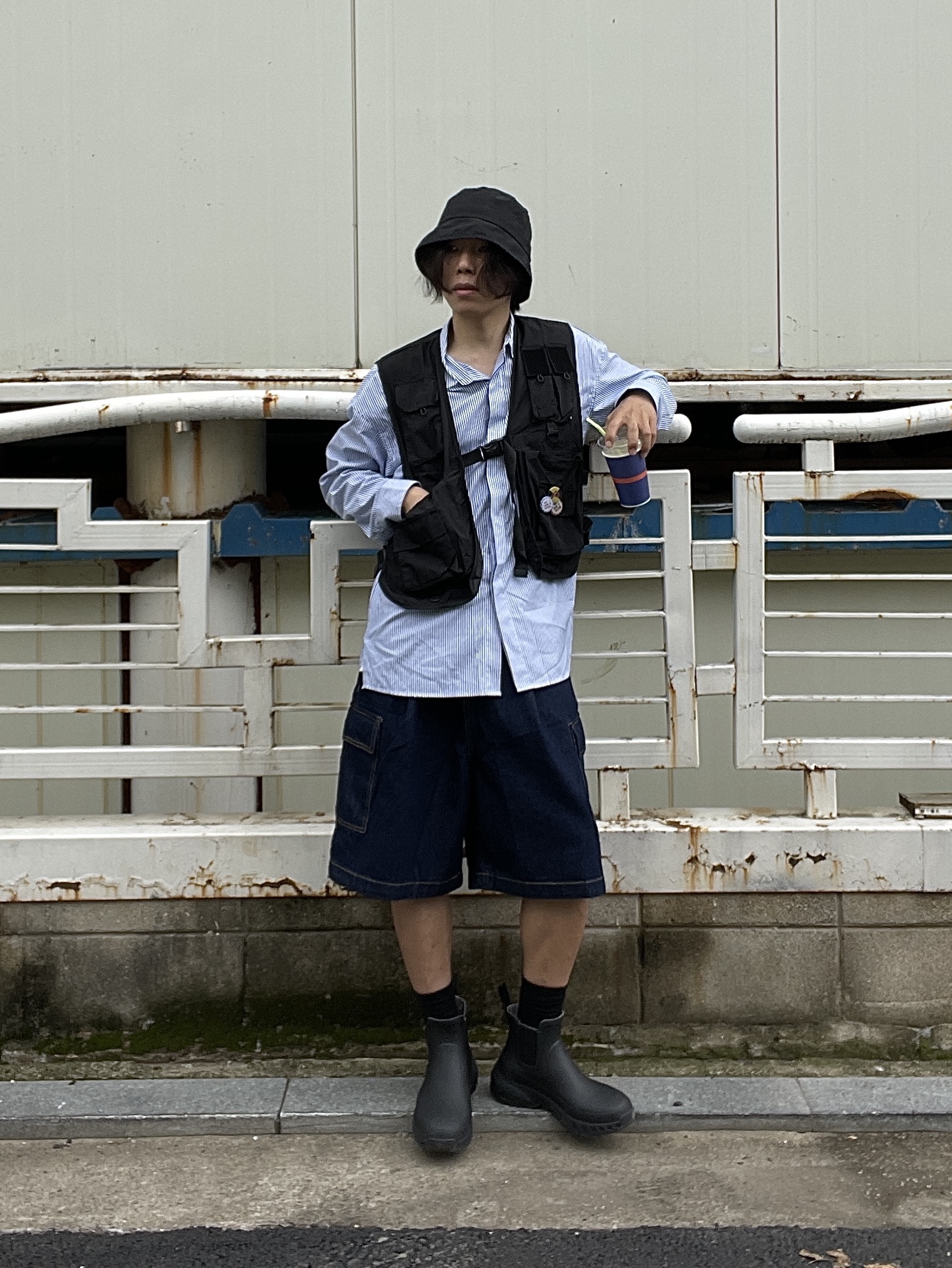 Rockfishweatherwear x Goyowear Trail Rainboots Ash Brown, Supreme Webbing Keychain Black - 23SS 착용 스타일 - 2