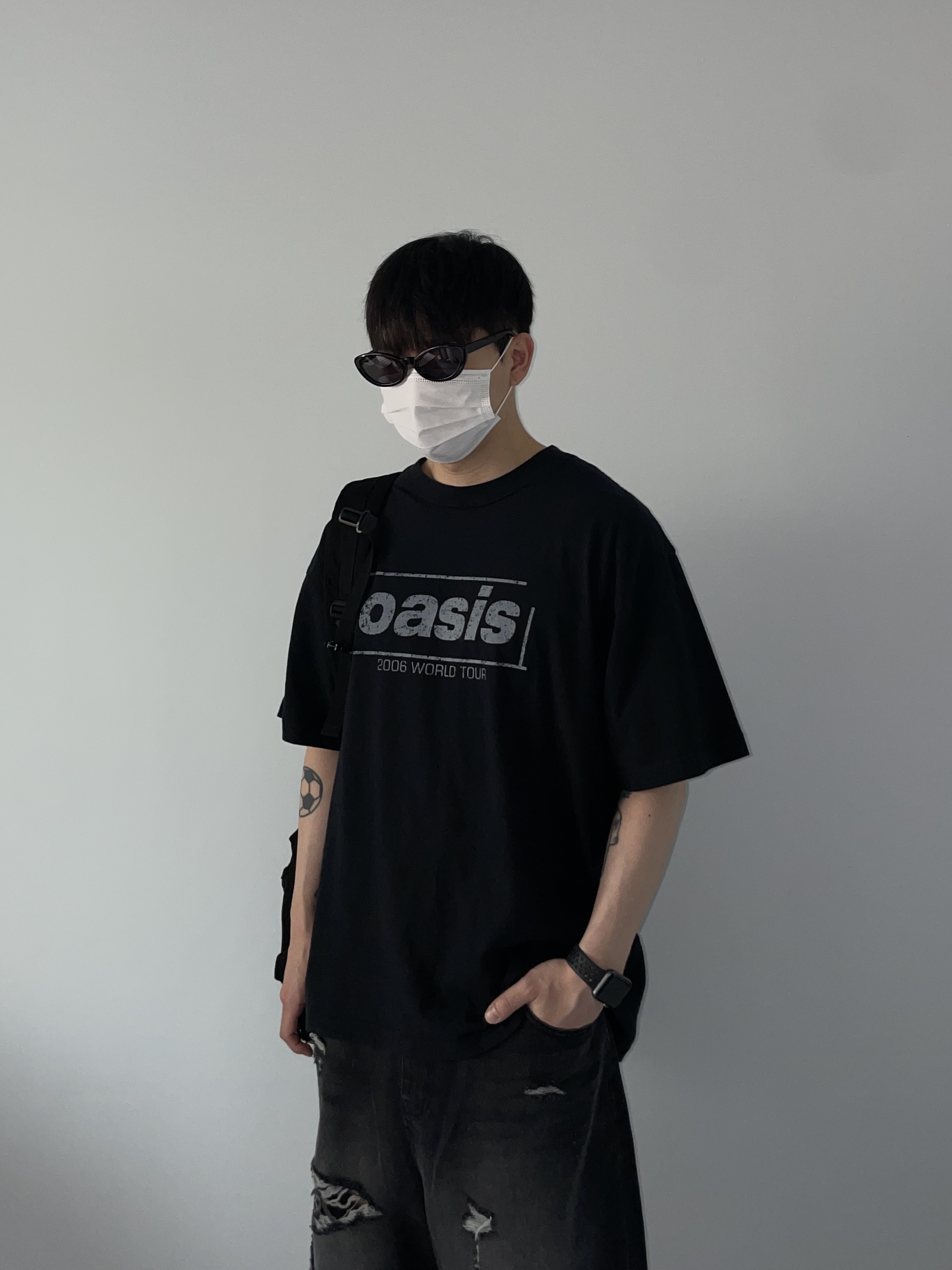 Balenciaga Defender Sneakers Black 착용 스타일 - 2