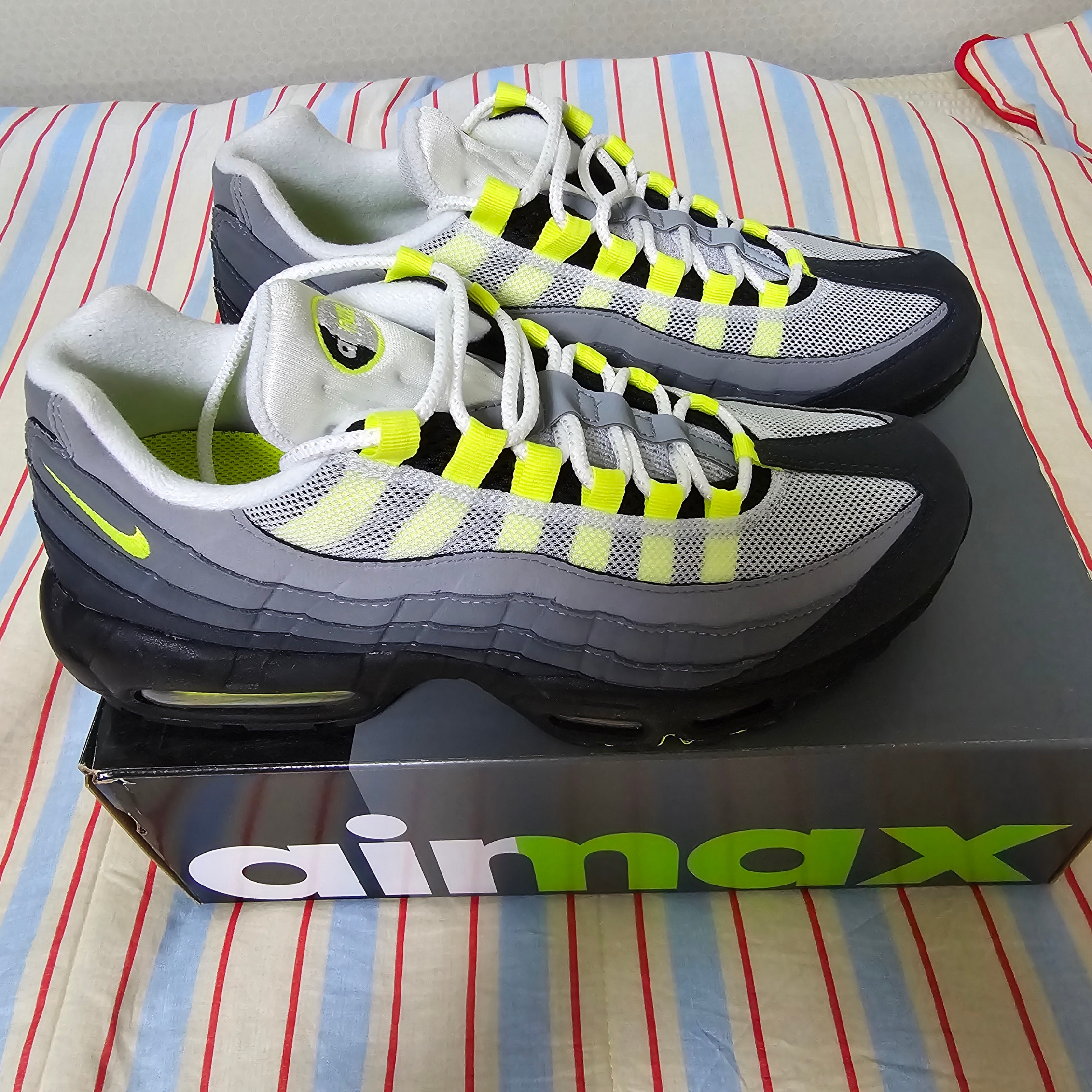 Nike Air Max 95 OG Neon Yellow 2020 착용 스타일 - 1