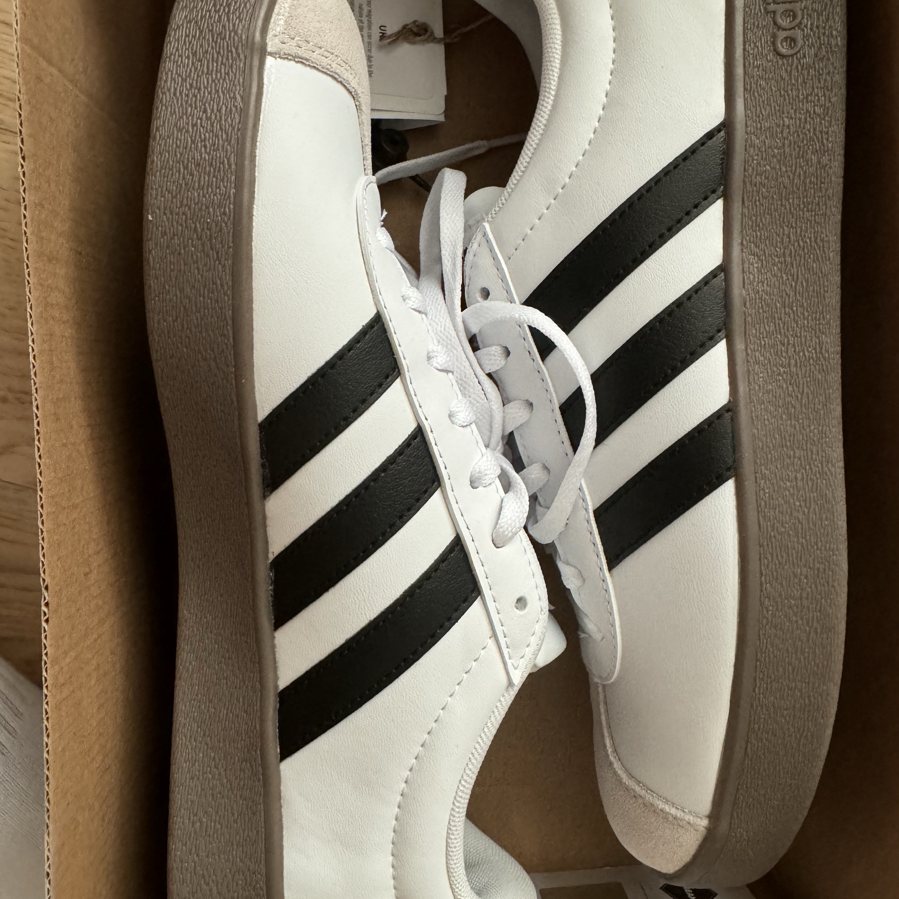 Adidas VL Court Base Cloud White Core Black 착용 스타일 - 1