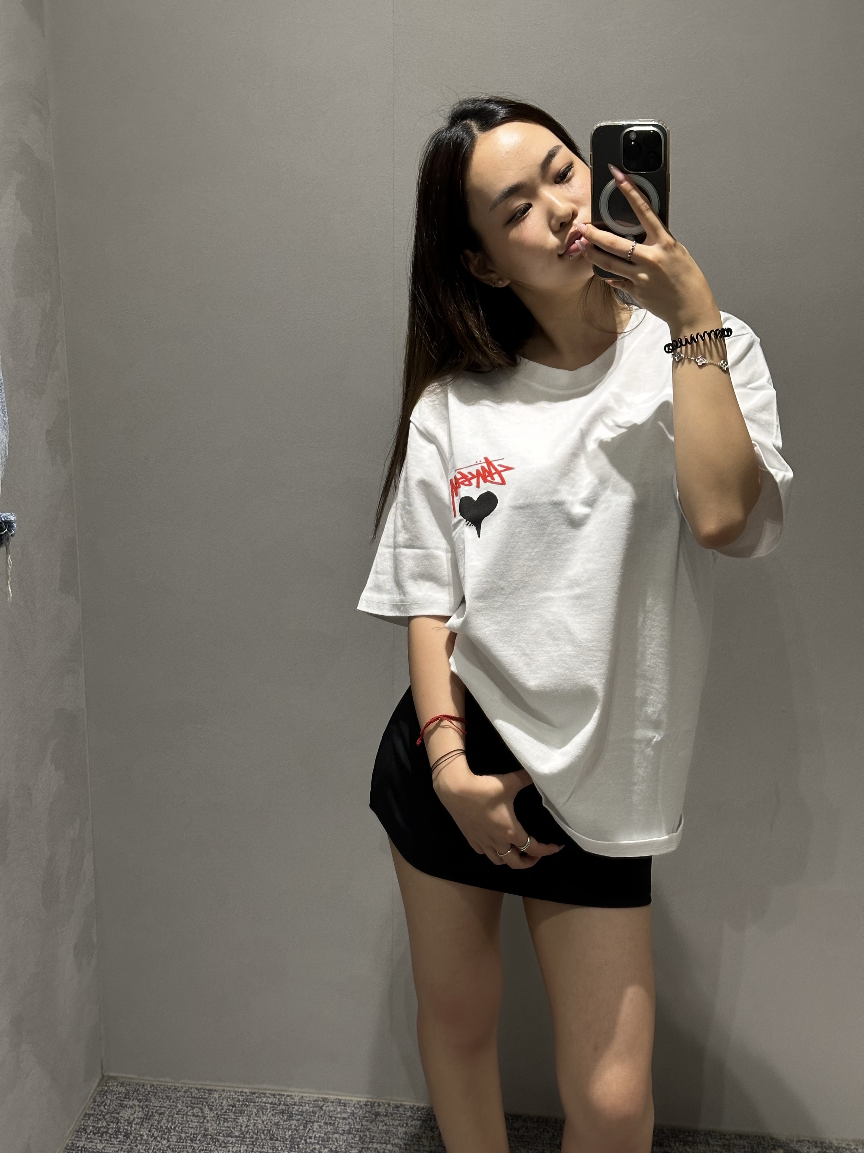 Stussy Stock Heart T-Shirt White 착용 스타일 - 1