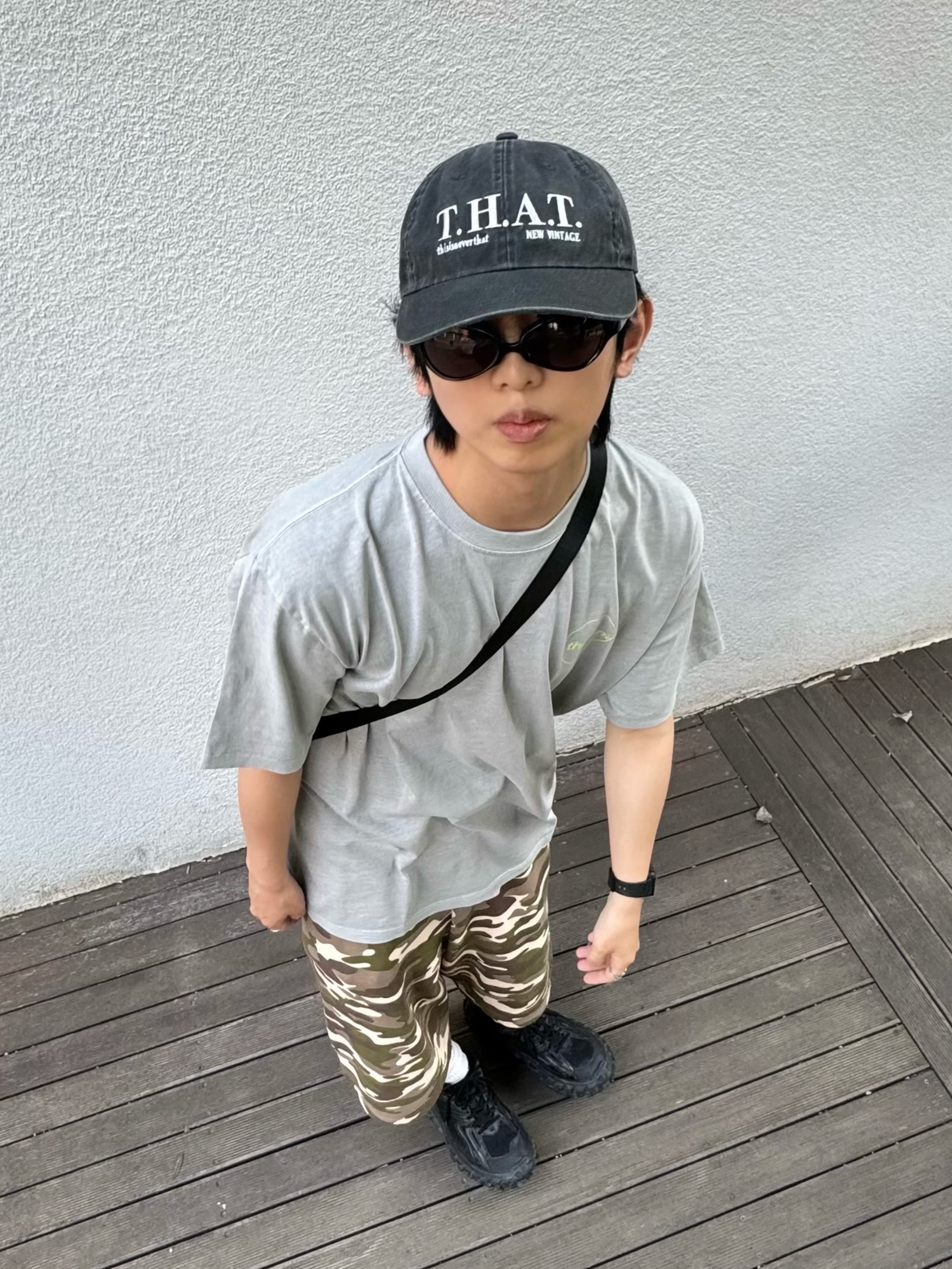 MJD Side Snap Wide Sweatshorts Camo, Balenciaga Defender Sneakers Black 착용 스타일 - 1