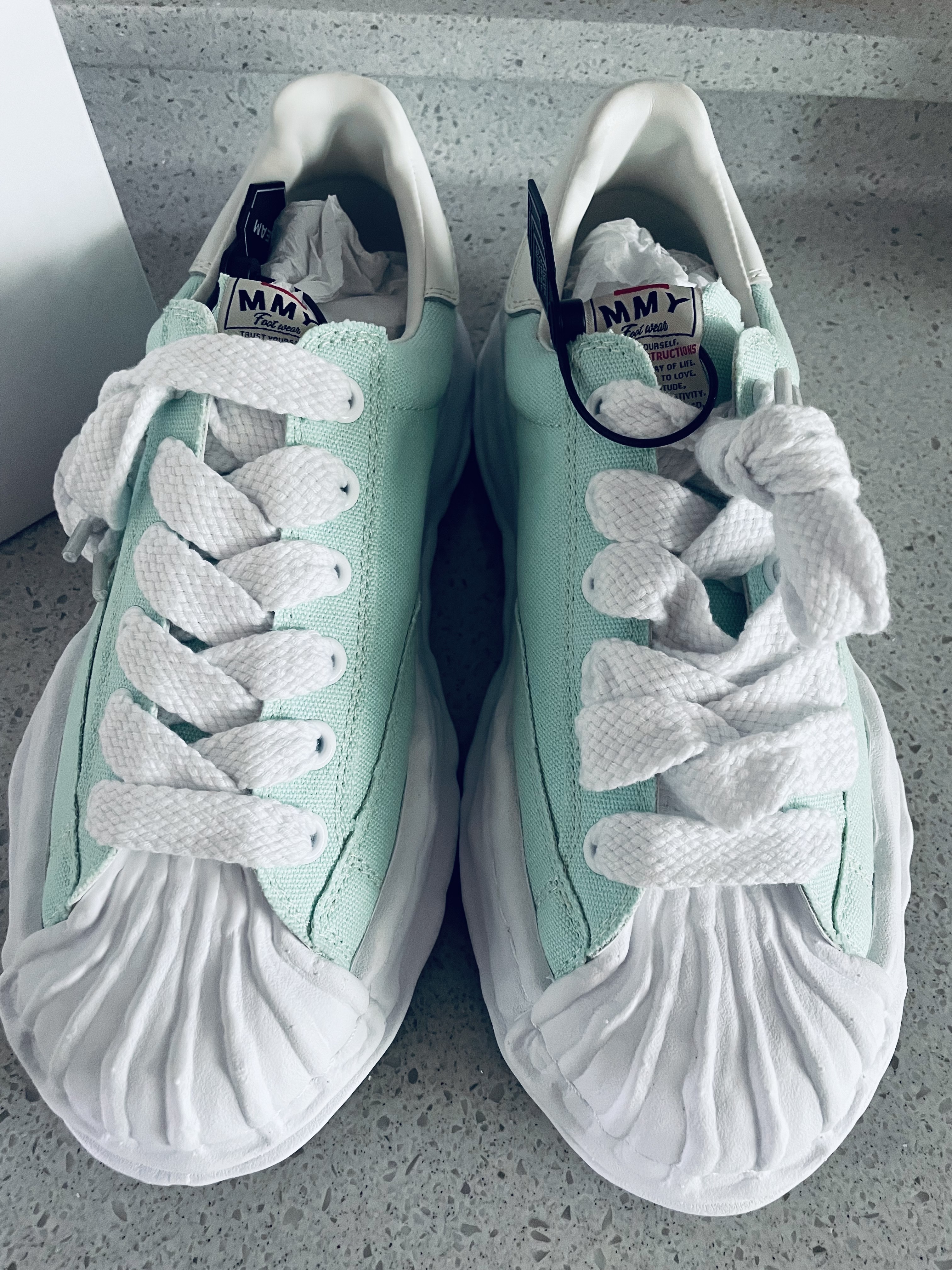 Maison Mihara Yasuhiro Blakey OG Sole Canvas Low-top Sneakers Light Blue 착용 스타일 - 3