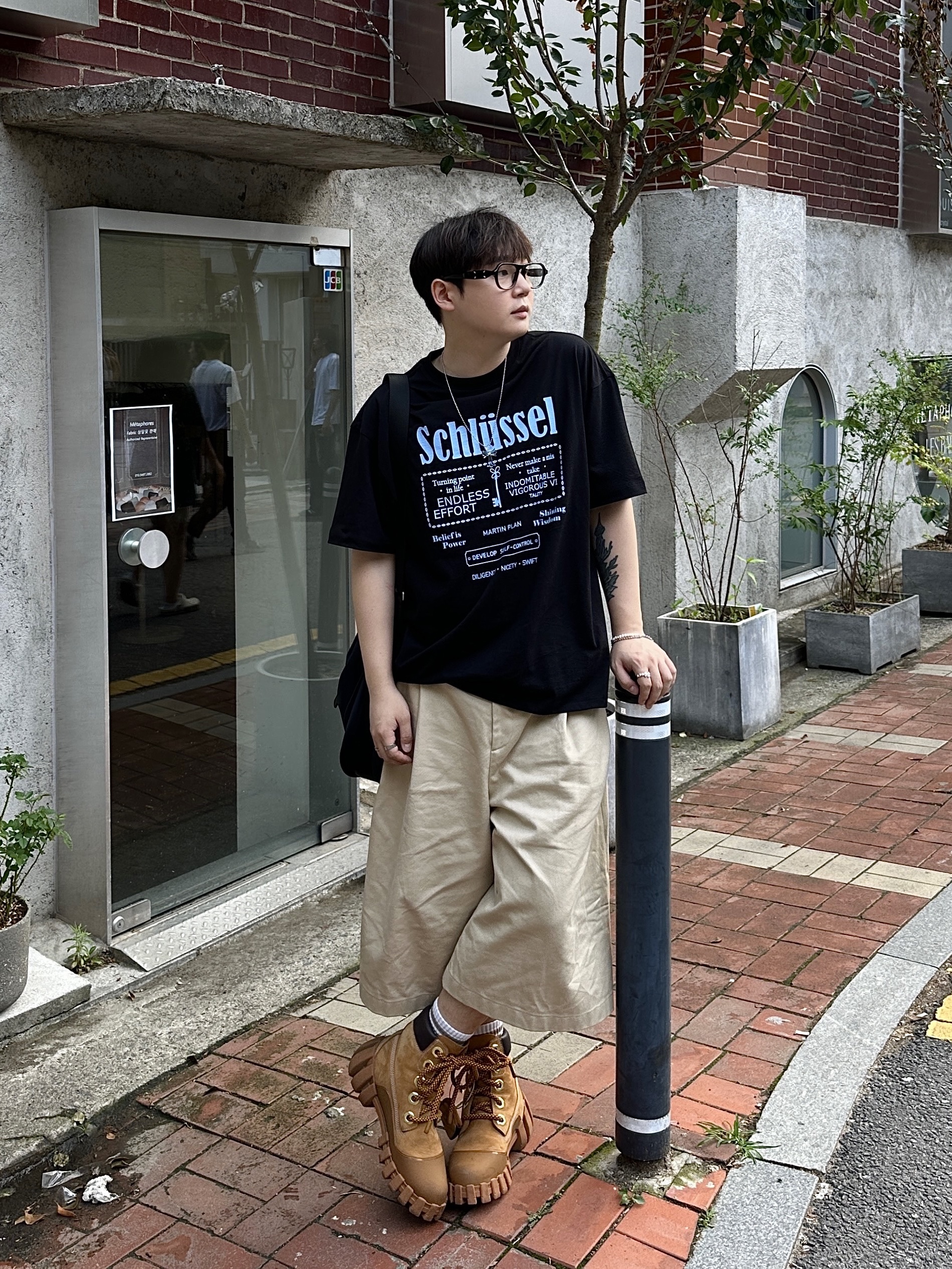 Gentle Monster x Maison Margiela MM113 Black Clear, Timberland x Humberto Leon 6 Inch Boot Wheat Nubuck - Medium 착용 스타일 - 1