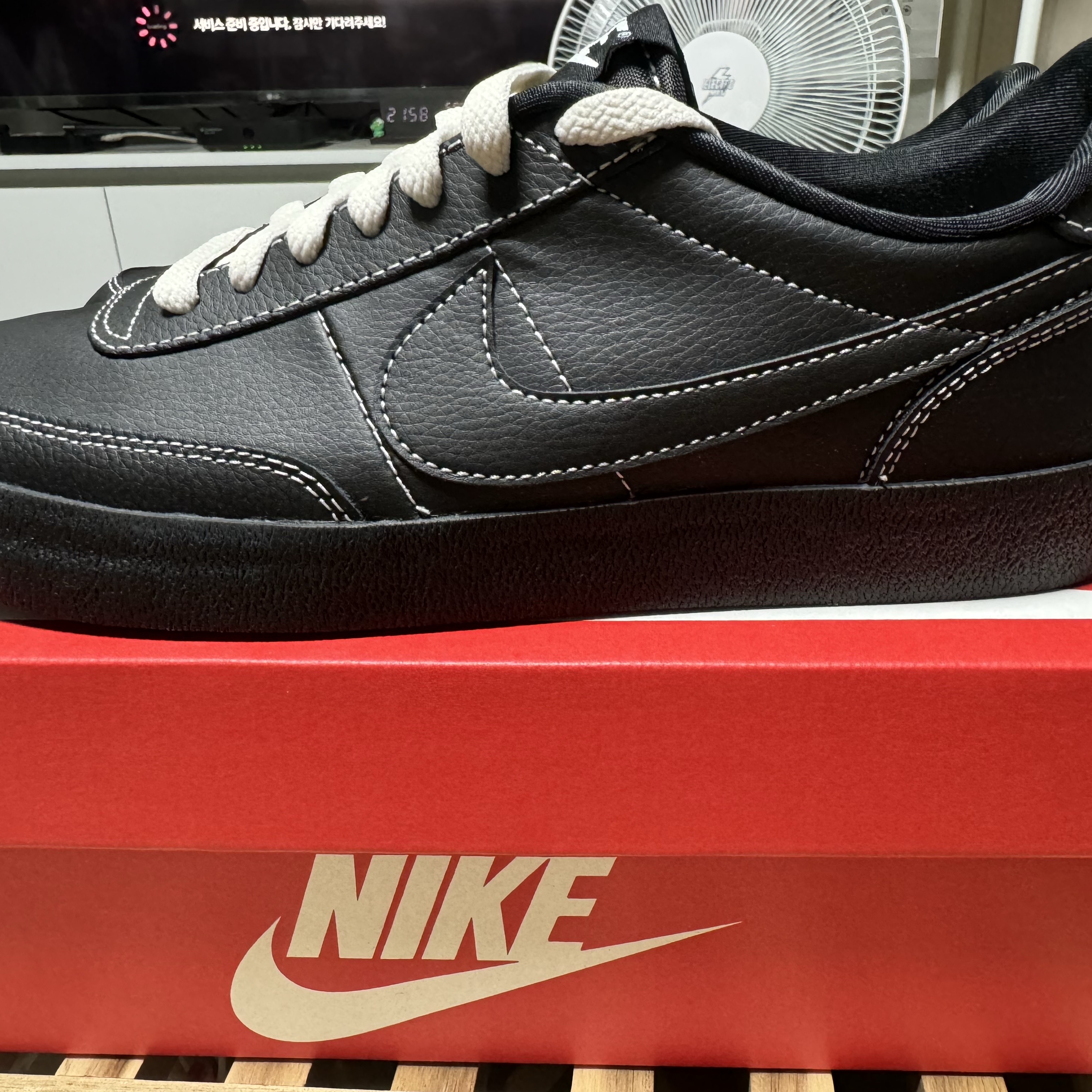 Nike Killshot 2 Black Phantom 착용 스타일 - 1