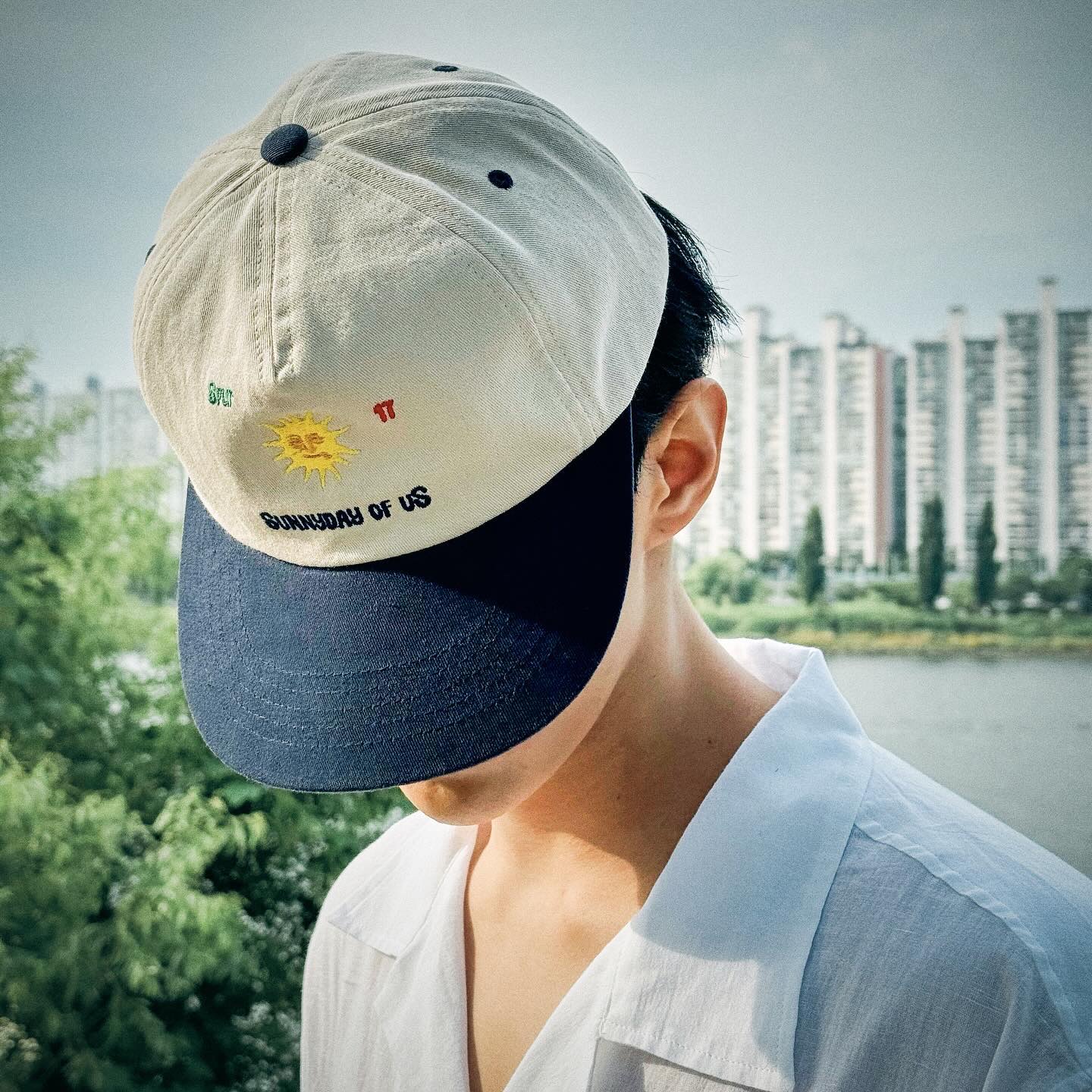 STU Sun Embroidery Ball Cap Blue, STU Puppy Embroidery Shirt White 착용 스타일 - 4