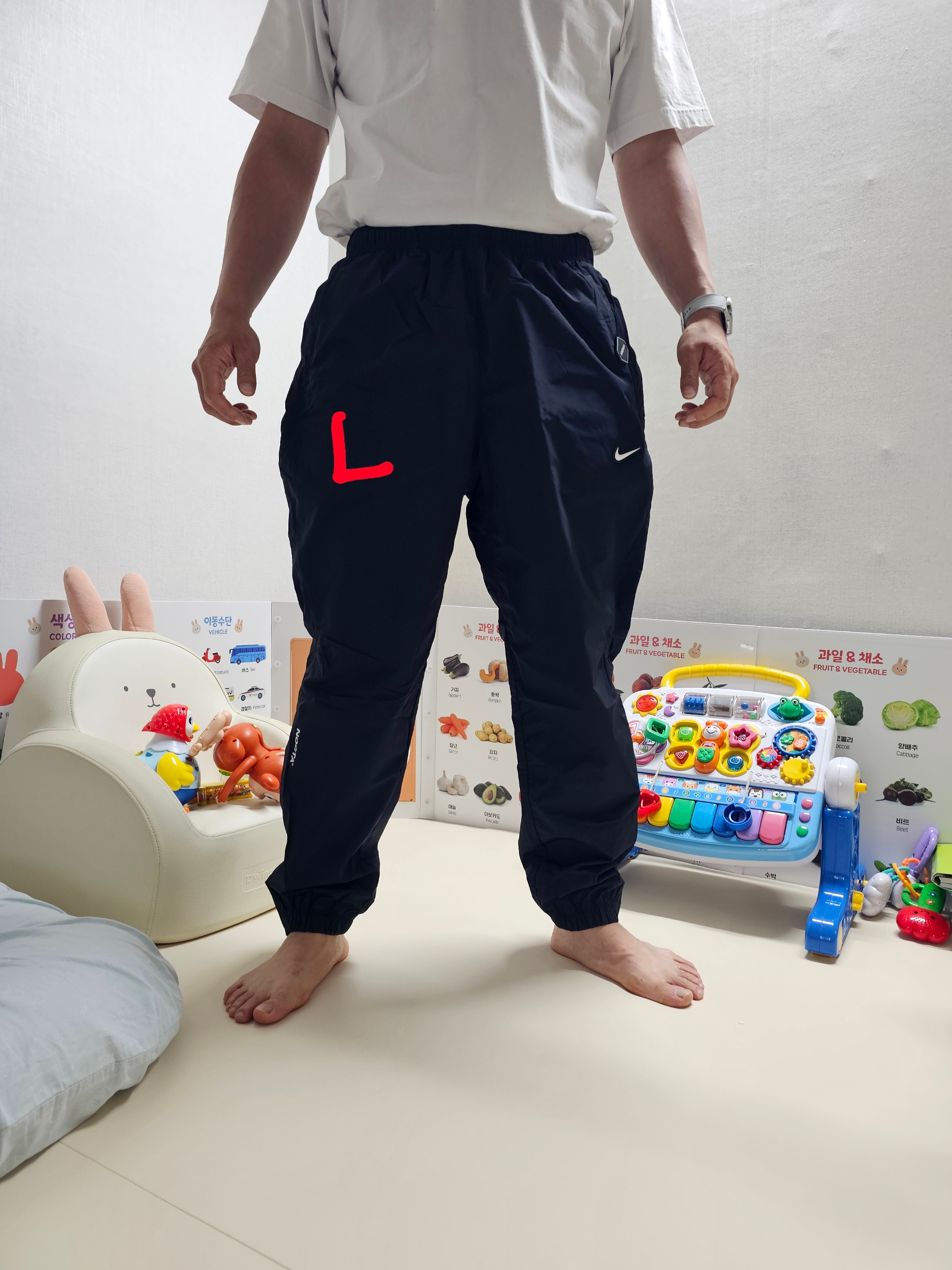 Nike x Drake Nocta Woven Track Pants Black (FN7668-010), Nike x Drake Nocta Max 90 T-Shirt Black (FN7663-010) 착용 스타일 - 5