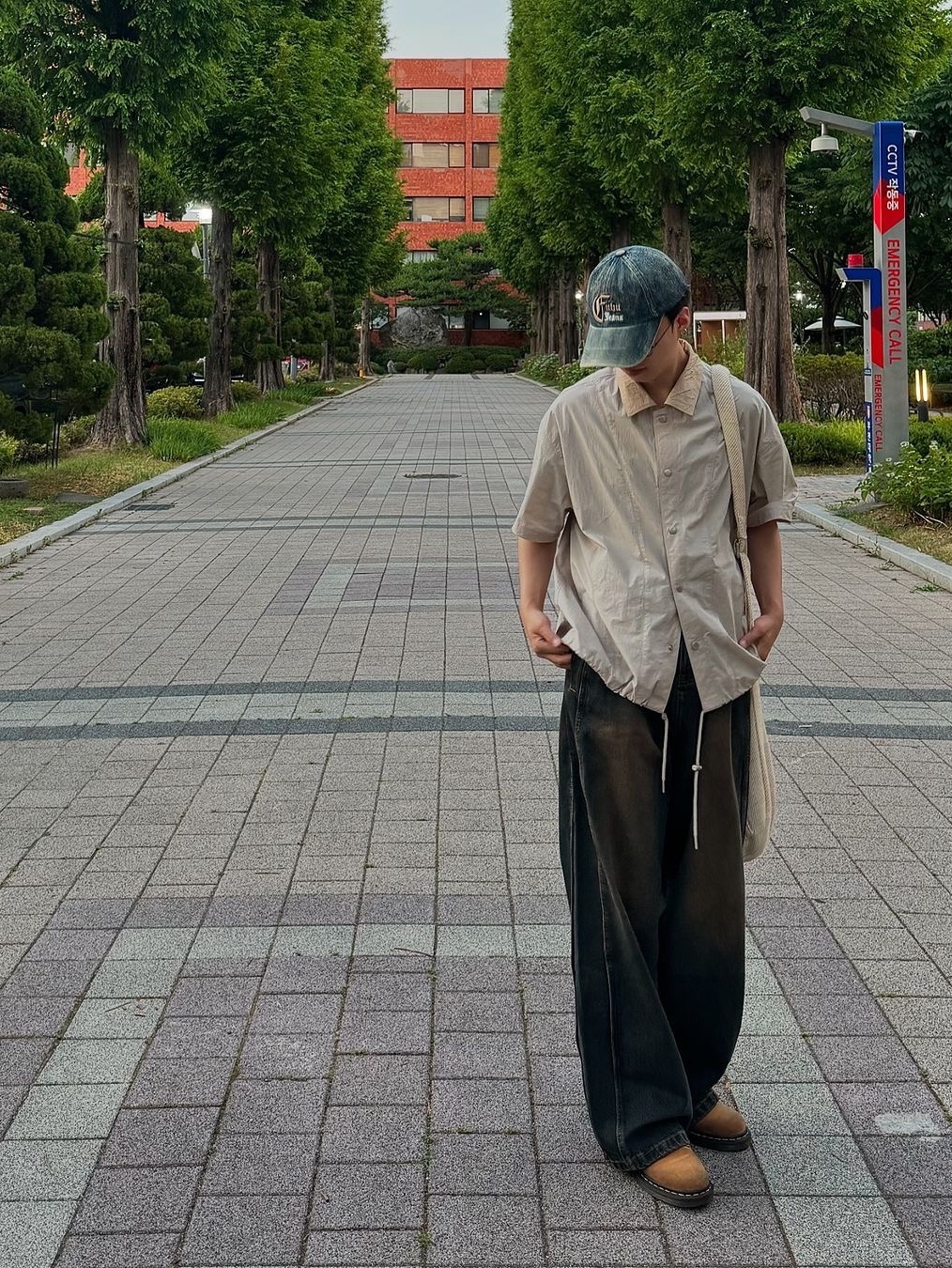 [KREAM 단독] Haleine Mixed Fabric Coach 1/2 Shirt Beige (VT220), Haleine Mixed Fabric Coach 1/2 Shirt Black (VT219) 착용 스타일