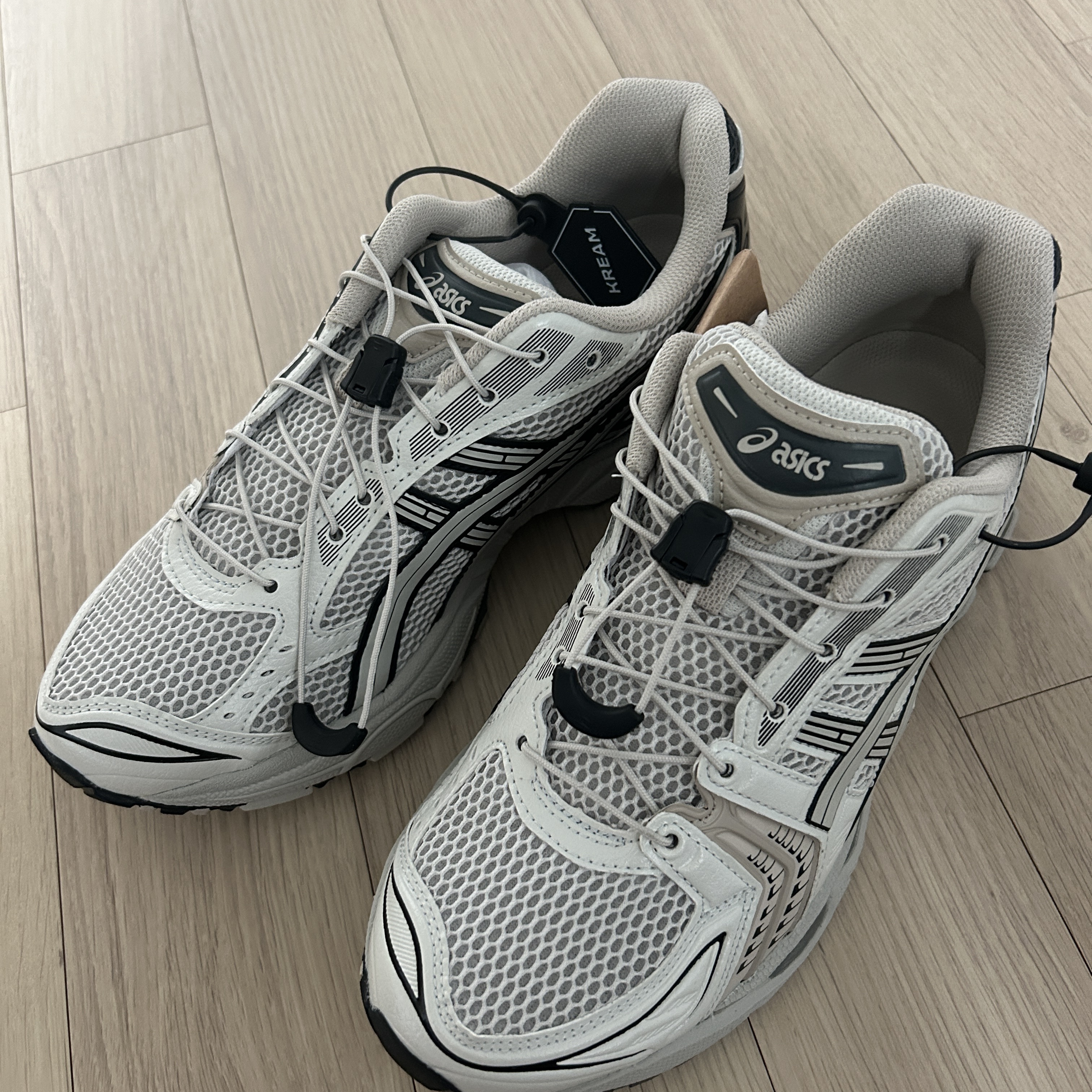 Asics Unlimited Gel-Kayano 14 Smoke Grey 착용 스타일 - 2