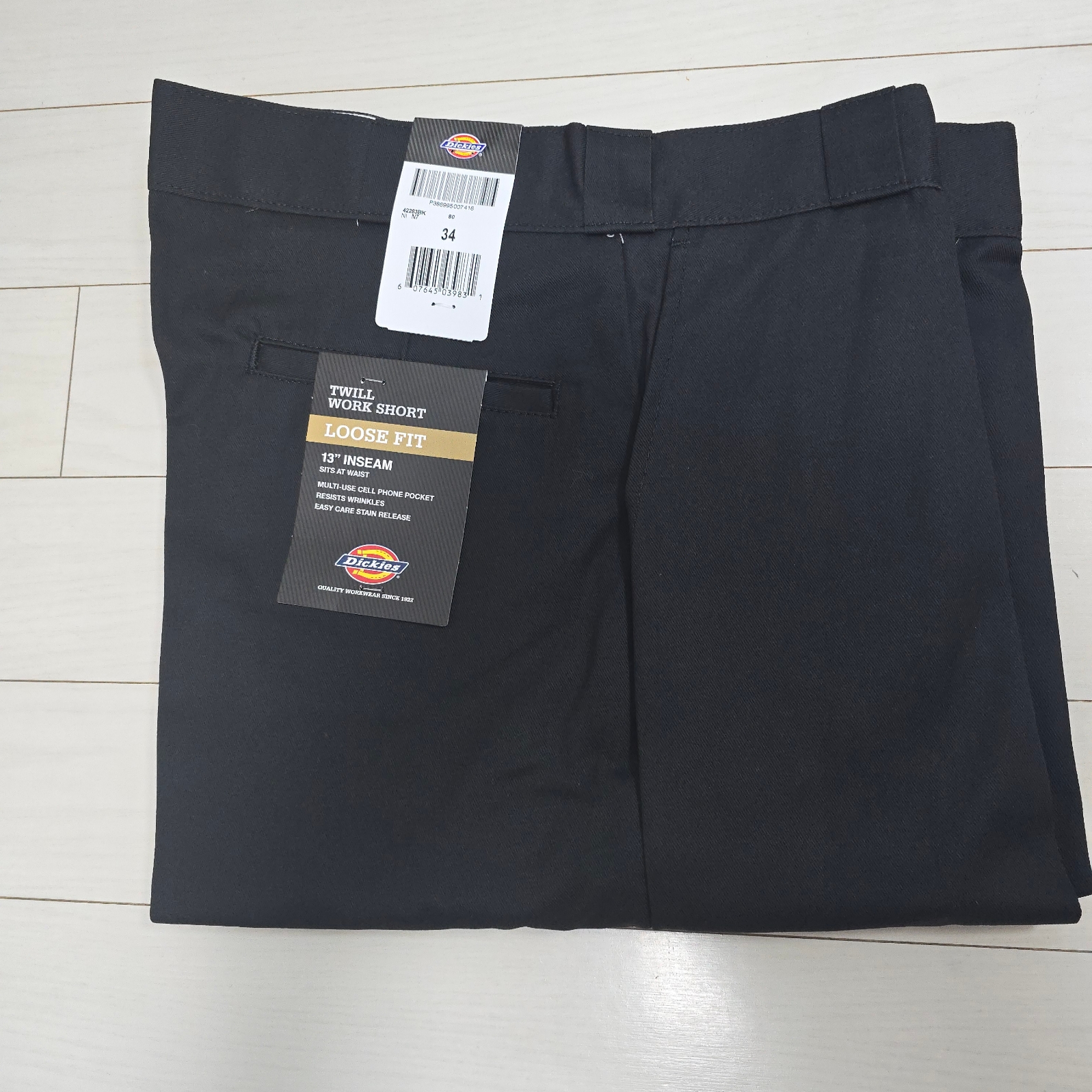 Dickies Loose Fit 13 Inch Flat Front Work Shorts Black 착용 스타일
