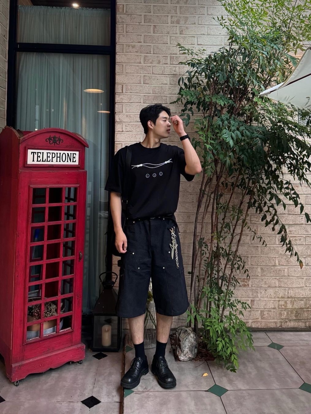 Haleine Carpenter Cargo Bermuda Shorts Cream Beige (VB209), Haleine Carpenter Cargo Bermuda Shorts Beige (VB203) 착용 스타일