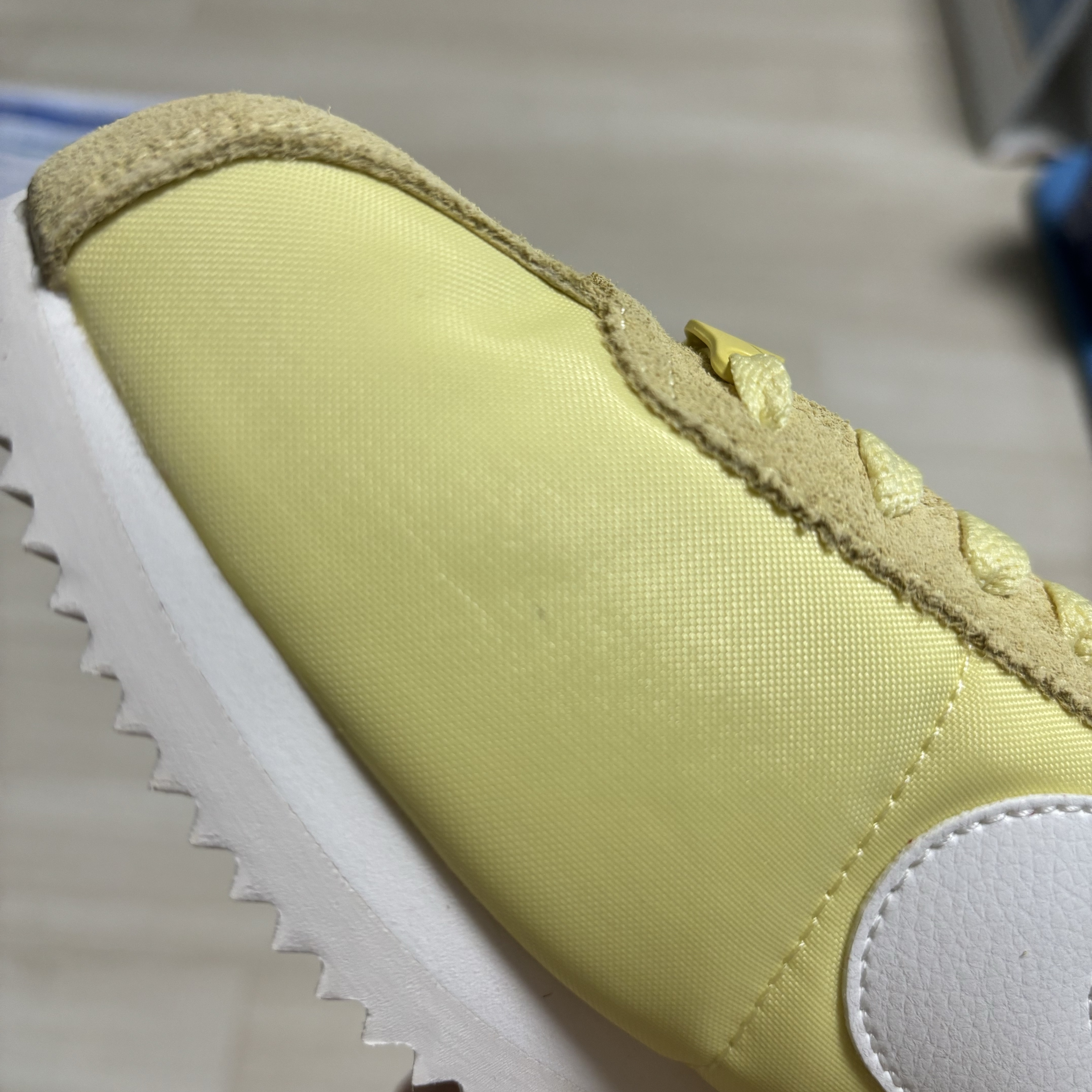 (W) Nike Cortez TXT Soft Yellow Coconut Milk 착용 스타일 - 2