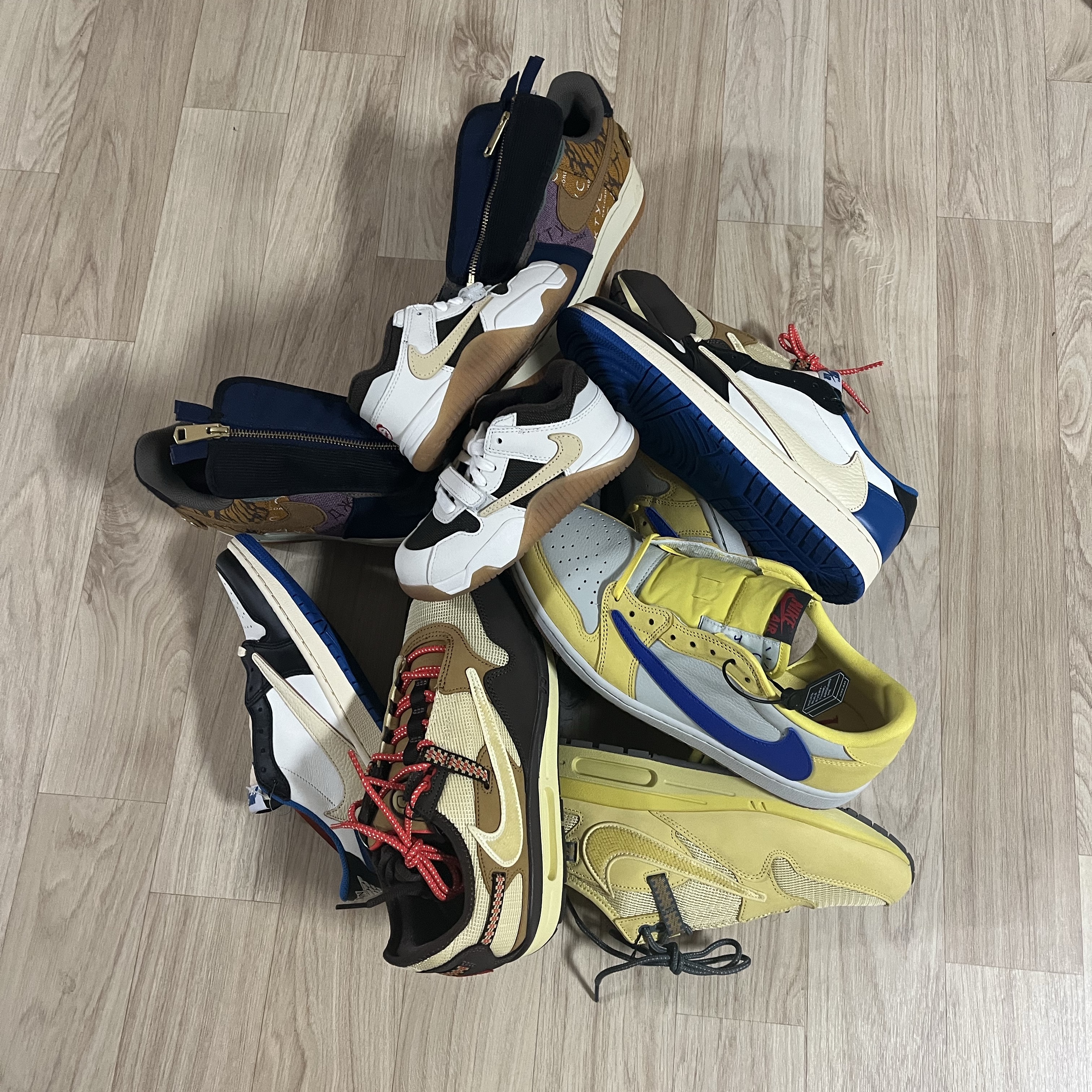 (W) Jordan 1 x Travis Scott Retro Low OG SP Canary, Jordan 1 x Travis Scott x Fragment Retro Low OG SP Military Blue 착용 스타일