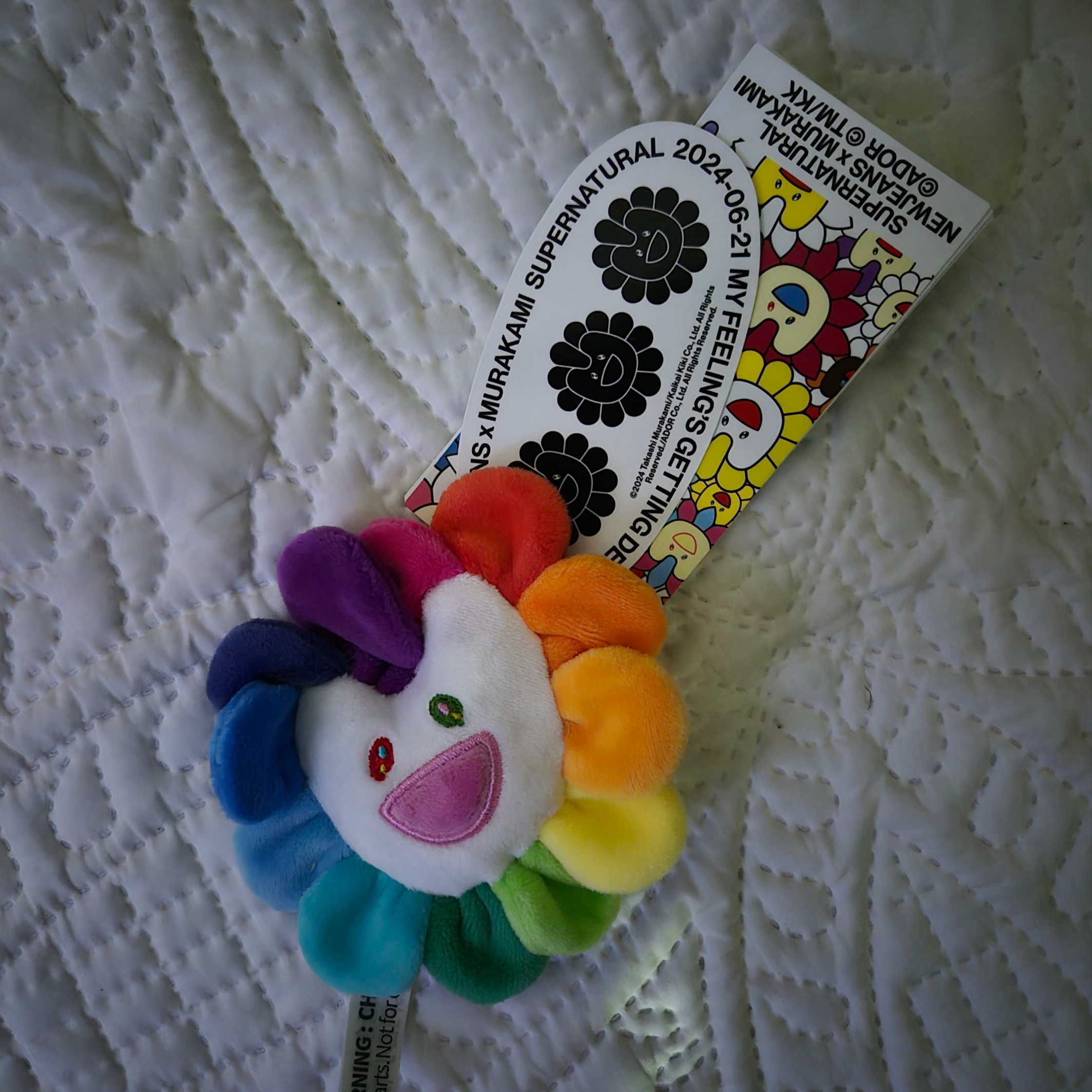 NewJeans x Murakami Plush Keyring Flower 착용 스타일 - 2