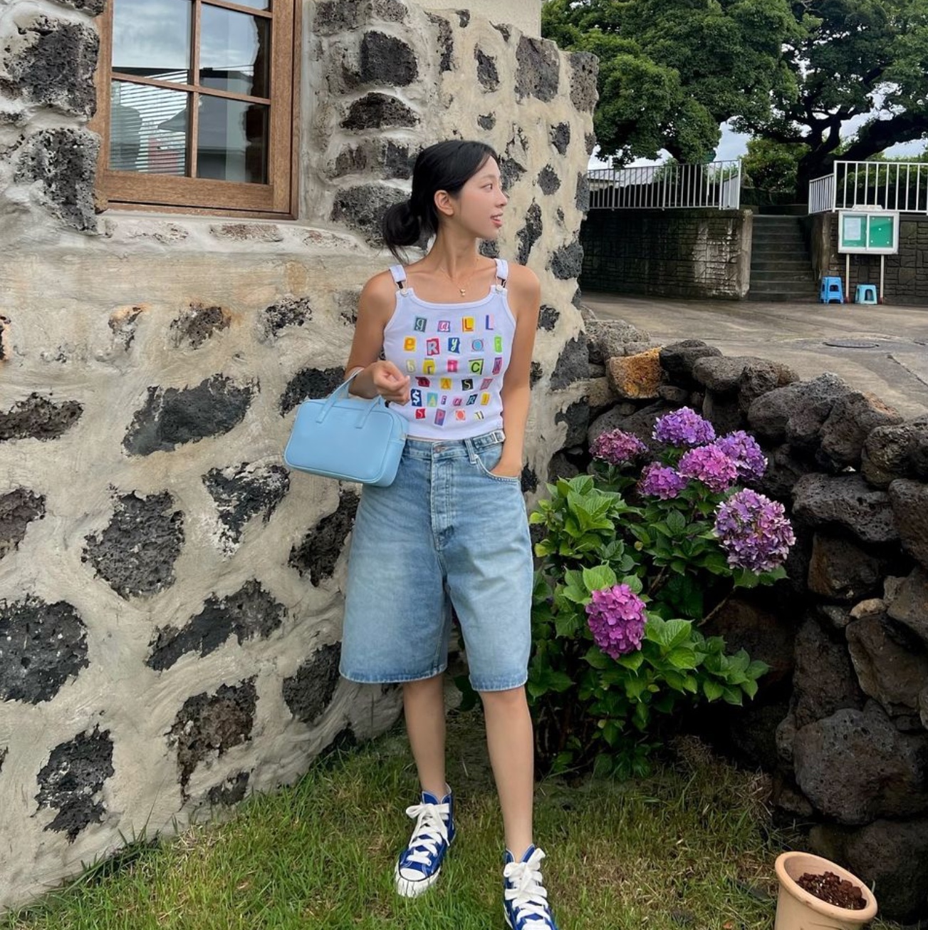Safarispot 1/2 Stickerpack Suspenders Sleeveless White, Safarispot 1/2 Stickerpack Suspenders Sleeveless Black 착용 스타일