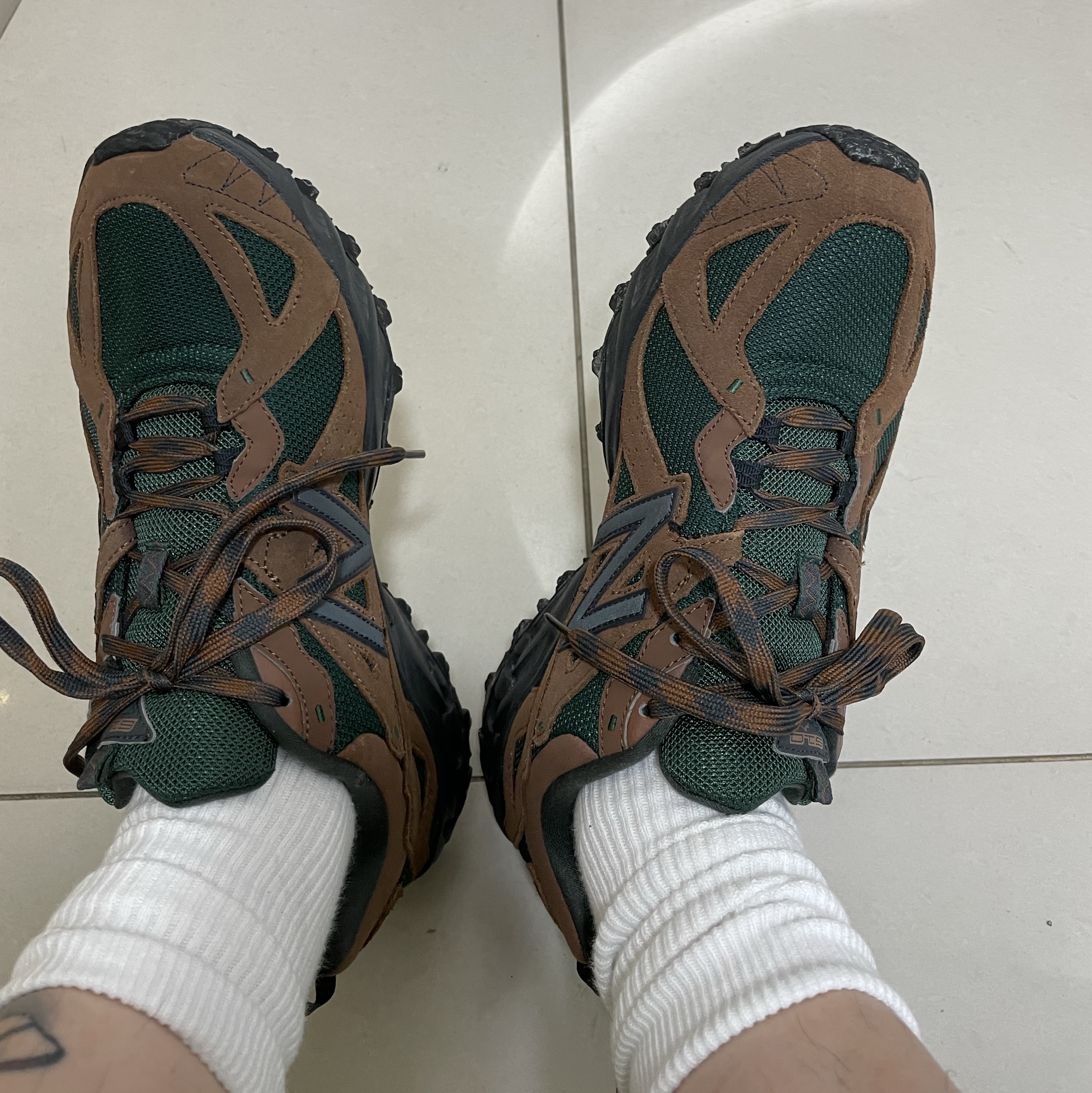 New Balance ML610T Brown 착용 스타일
