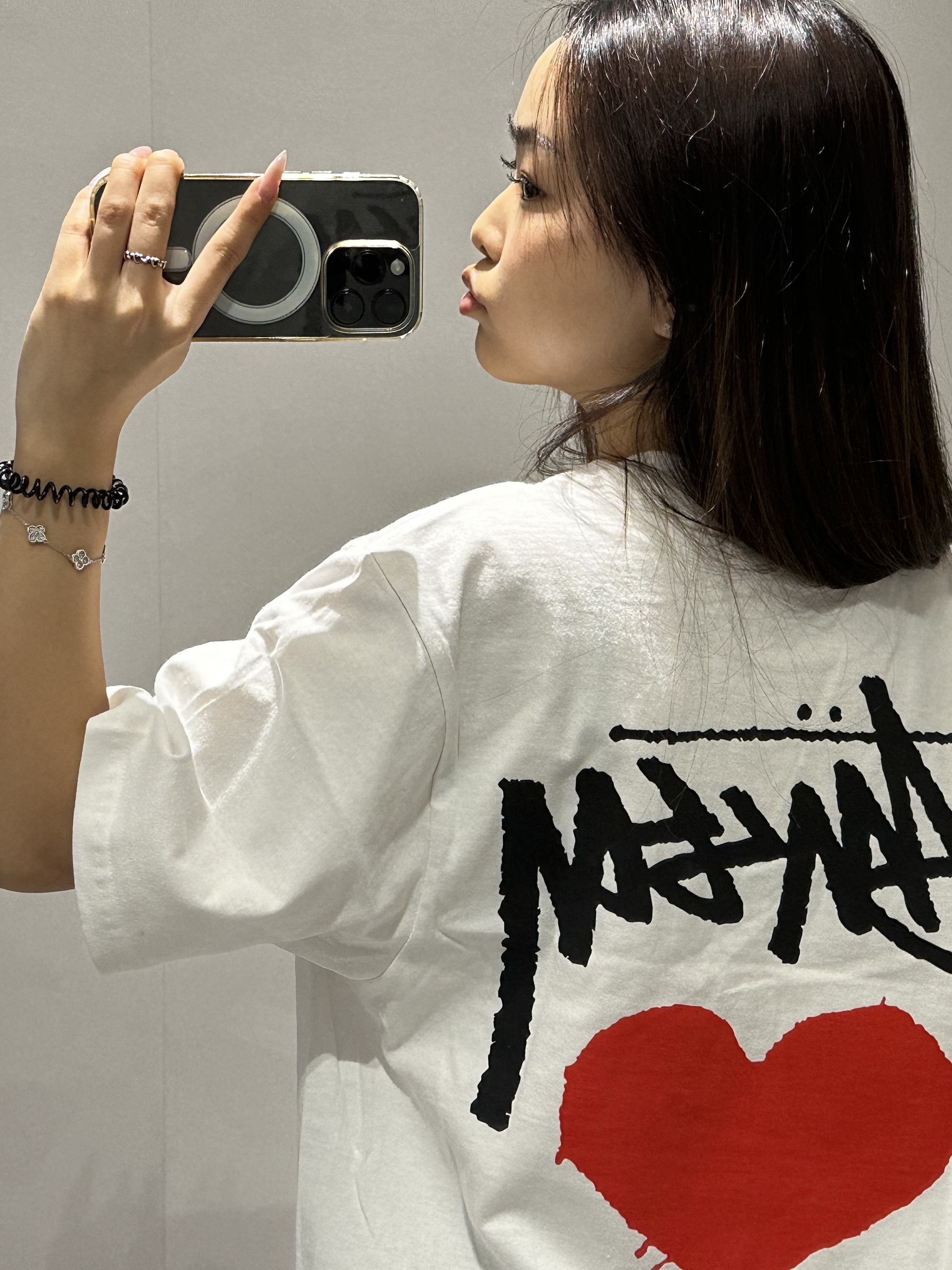 Stussy Stock Heart T-Shirt White 착용 스타일 - 2
