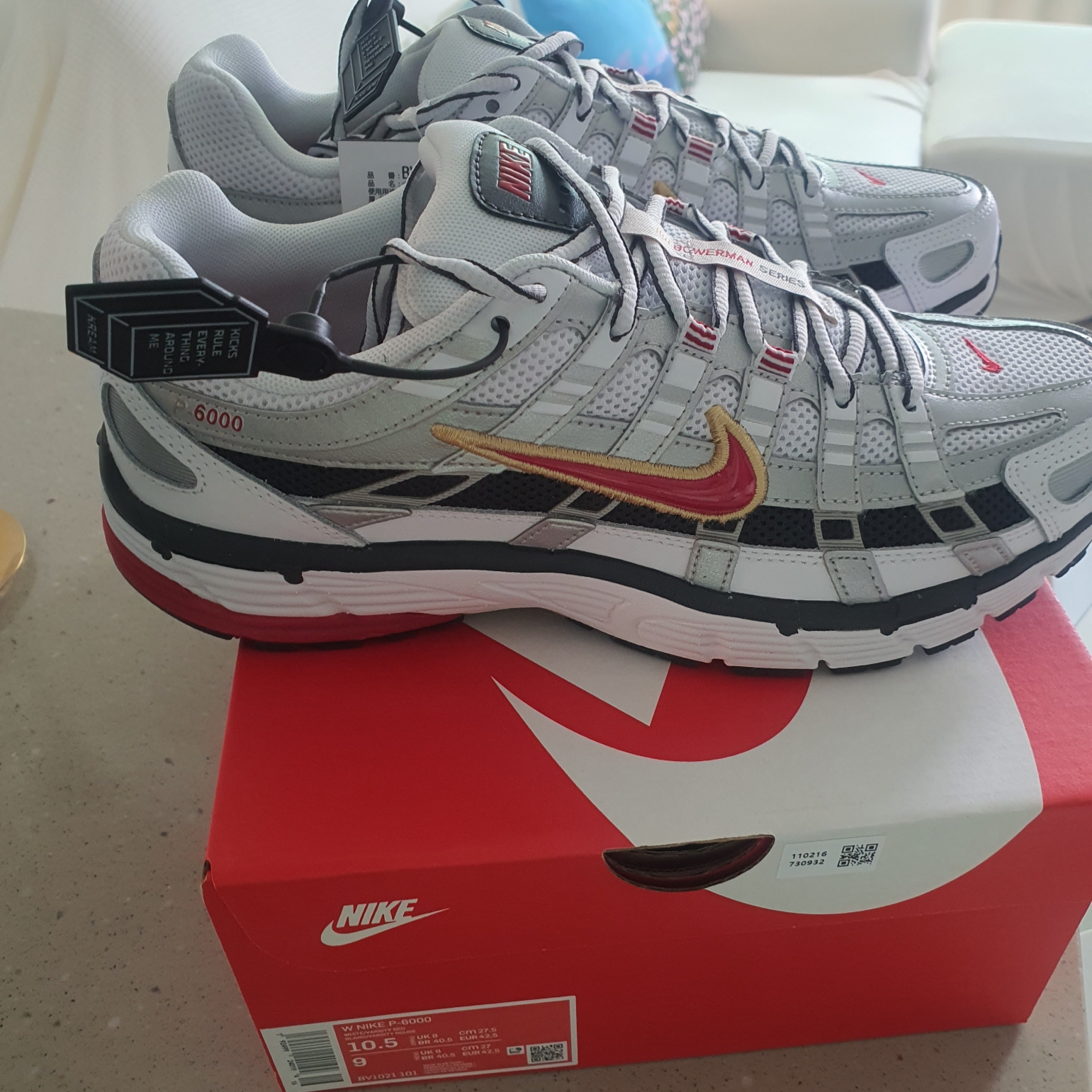 (W) Nike P-6000 Metallic Silver Red 착용 스타일 - 2