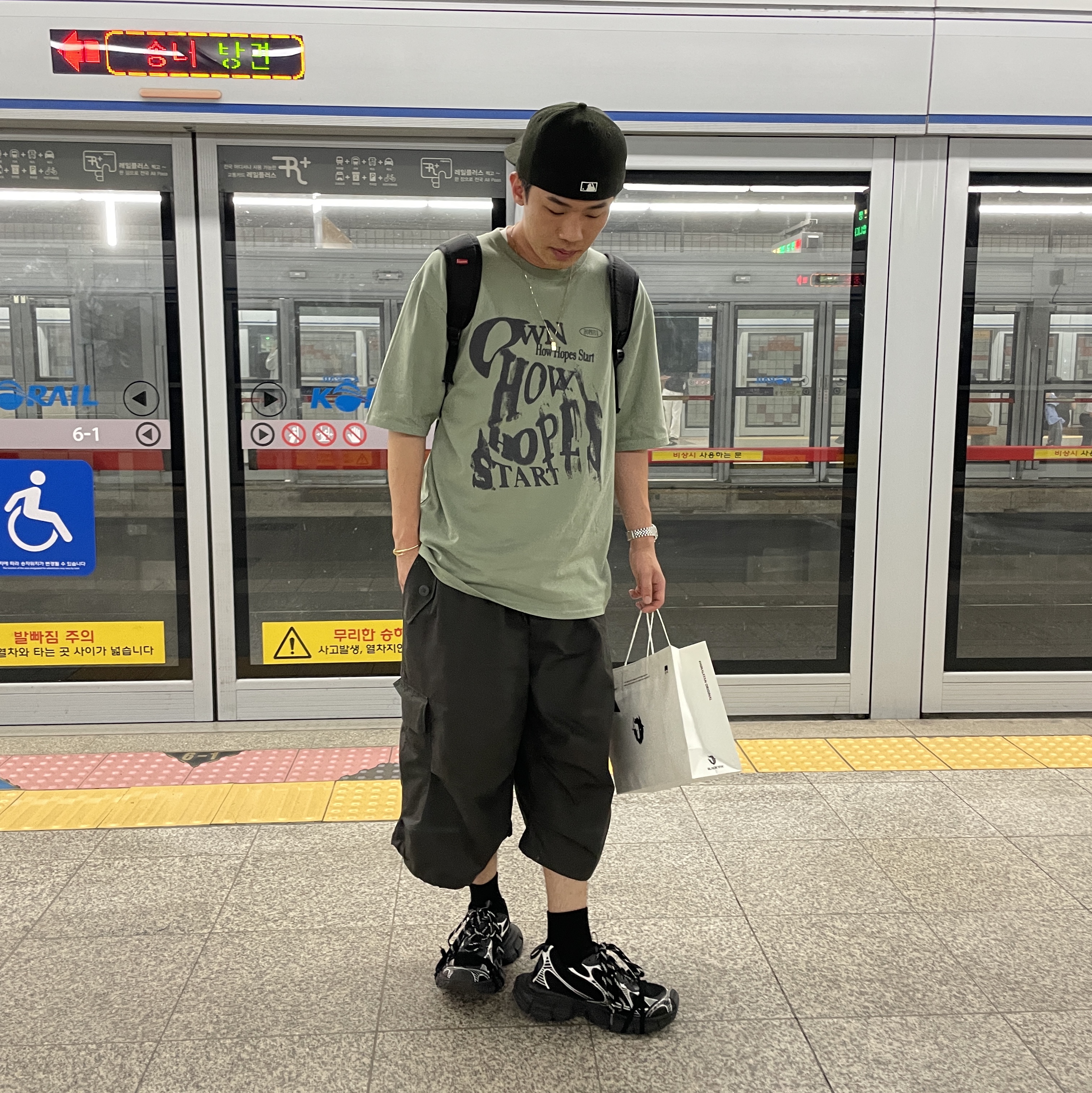 Salomon XT-6 Gore-Tex Black Ebony, Balenciaga 3XL Sneakers Black White 착용 스타일 - 2