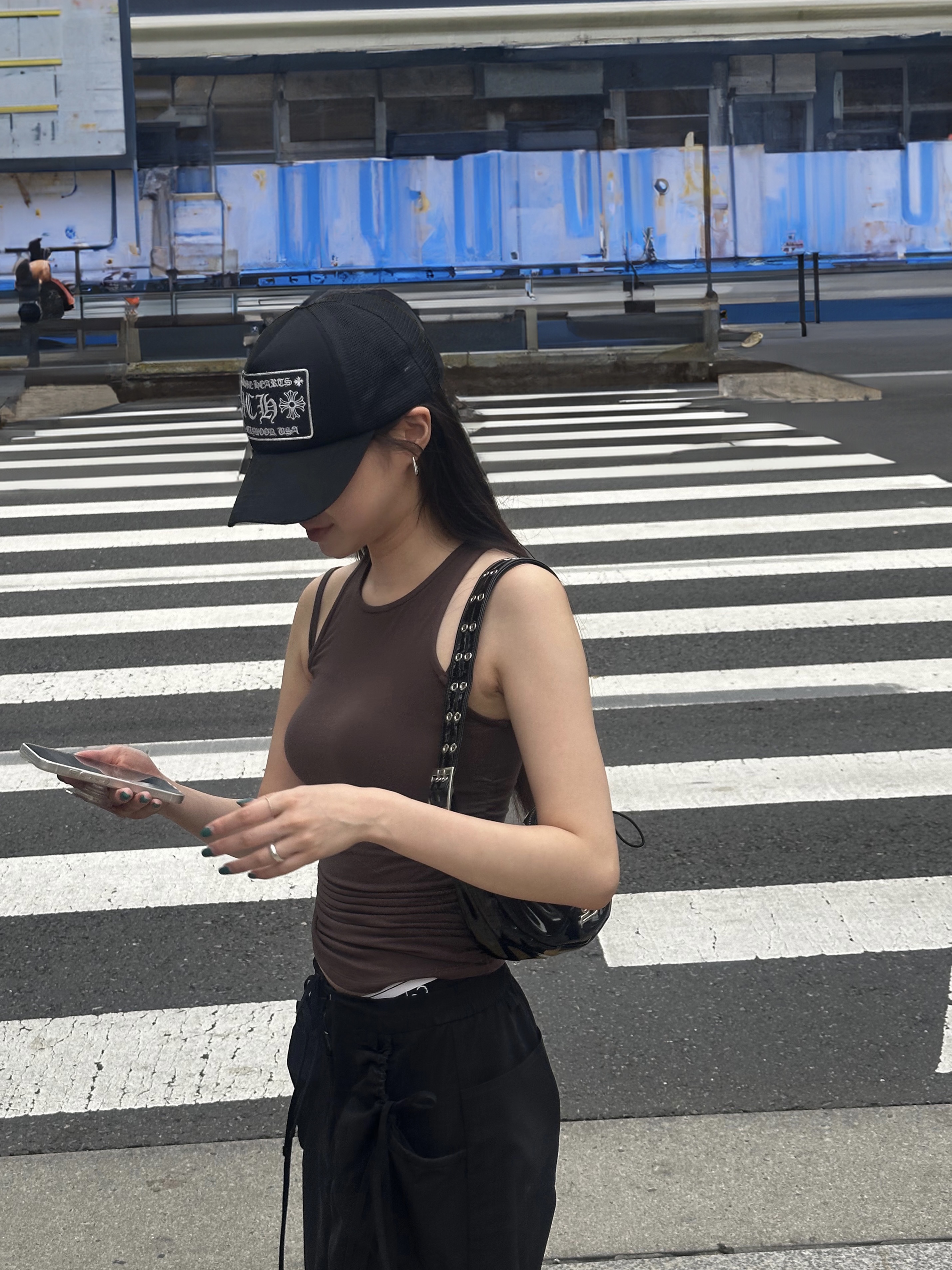 Chrome Hearts CH Hollywood Trucker Hat Black, Yieyie Women Sasha Bag Jet Black 착용 스타일 - 1
