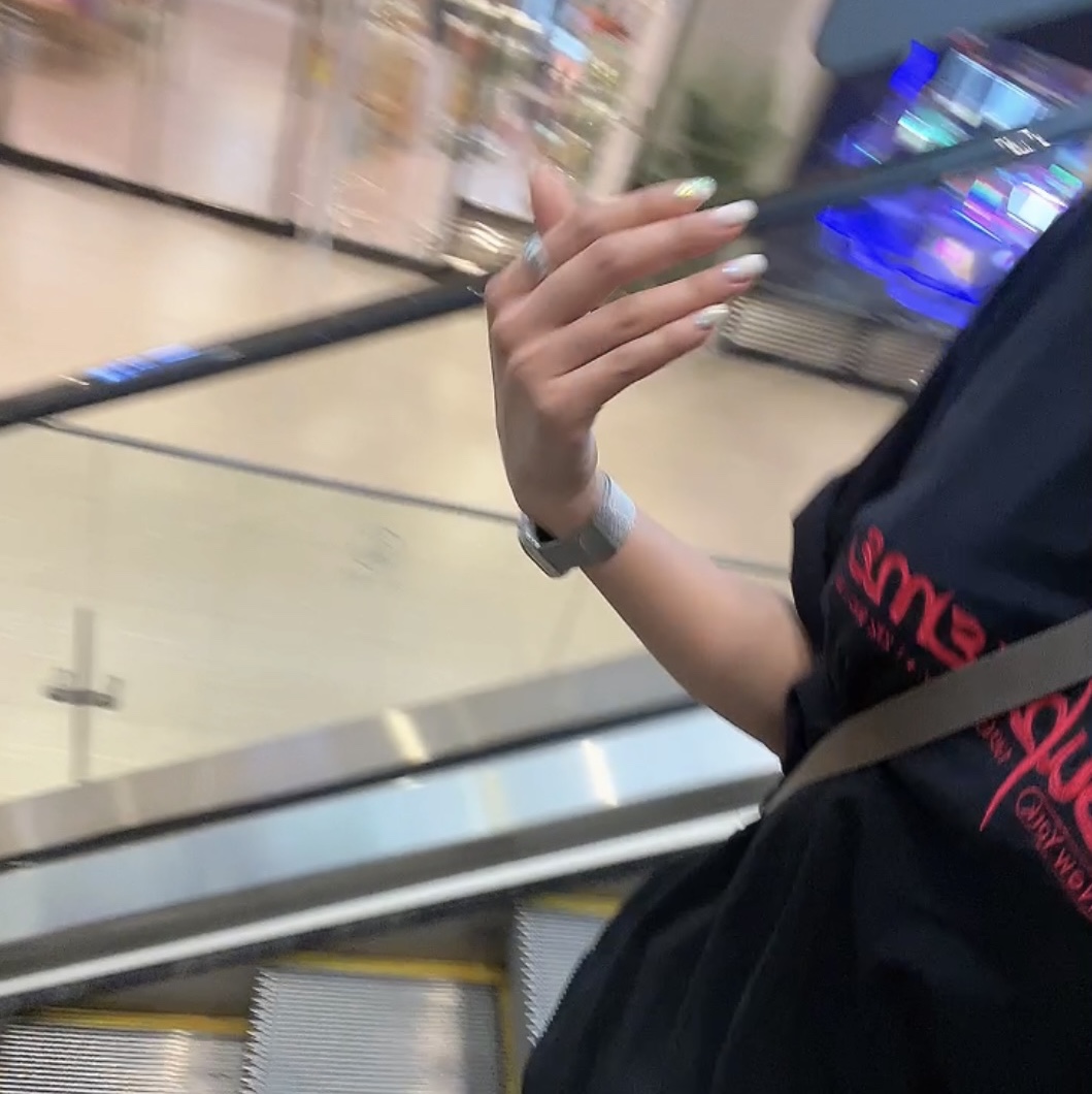 Supreme Contact S/S Top Black - 24SS, Supreme Shoulder Bag Woodland Camo - 24SS 착용 스타일 - 2