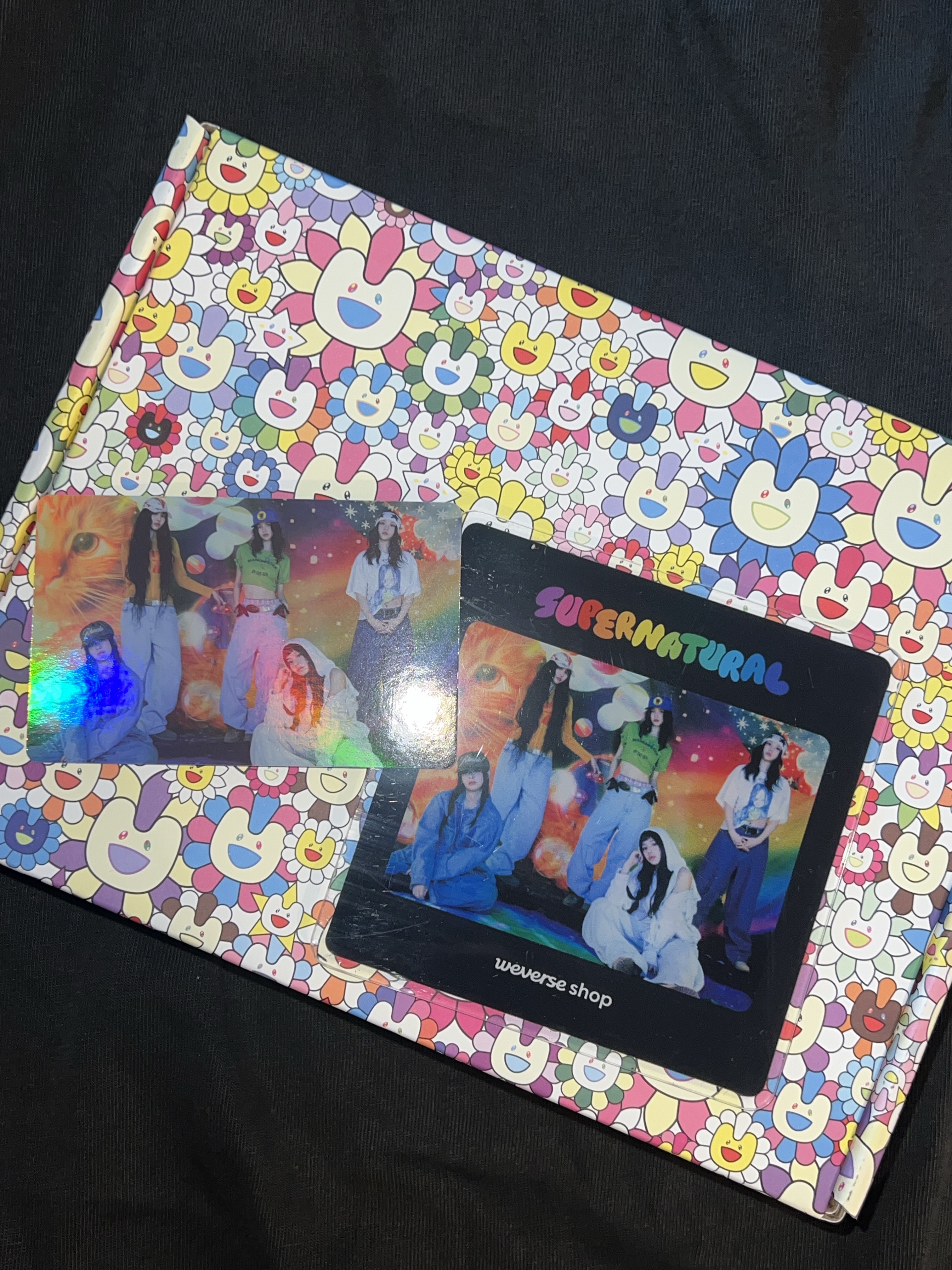 NewJeans Supernatural NJ x Murakami Drawstring Bag Ver. 착용 스타일 - 2