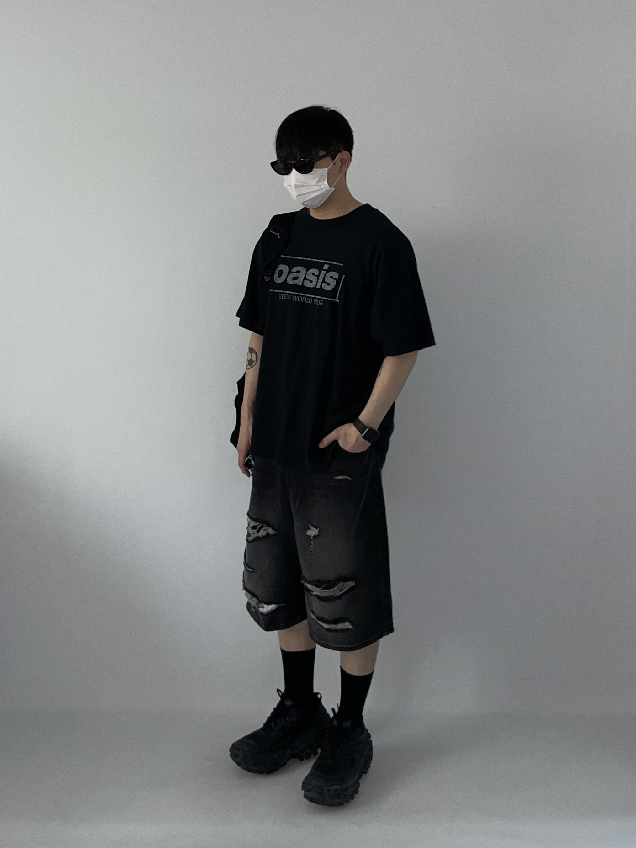 Balenciaga Defender Sneakers Black 착용 스타일 - 1
