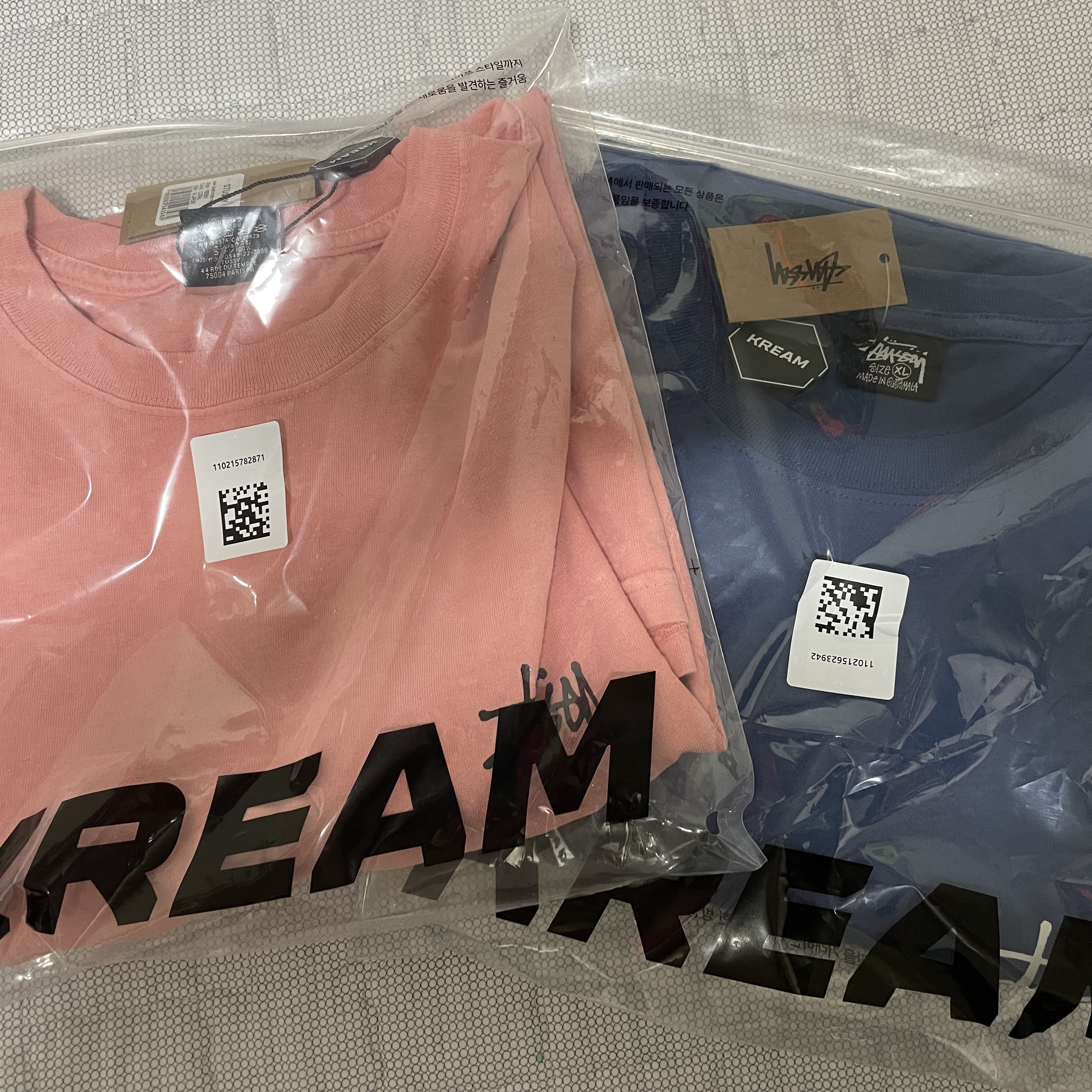 Stussy Basic Stussy T-Shirt Midnight 2022, Stussy Basic Stussy Pigment Dyed T-Shirt Coral 2024 착용 스타일 - 1