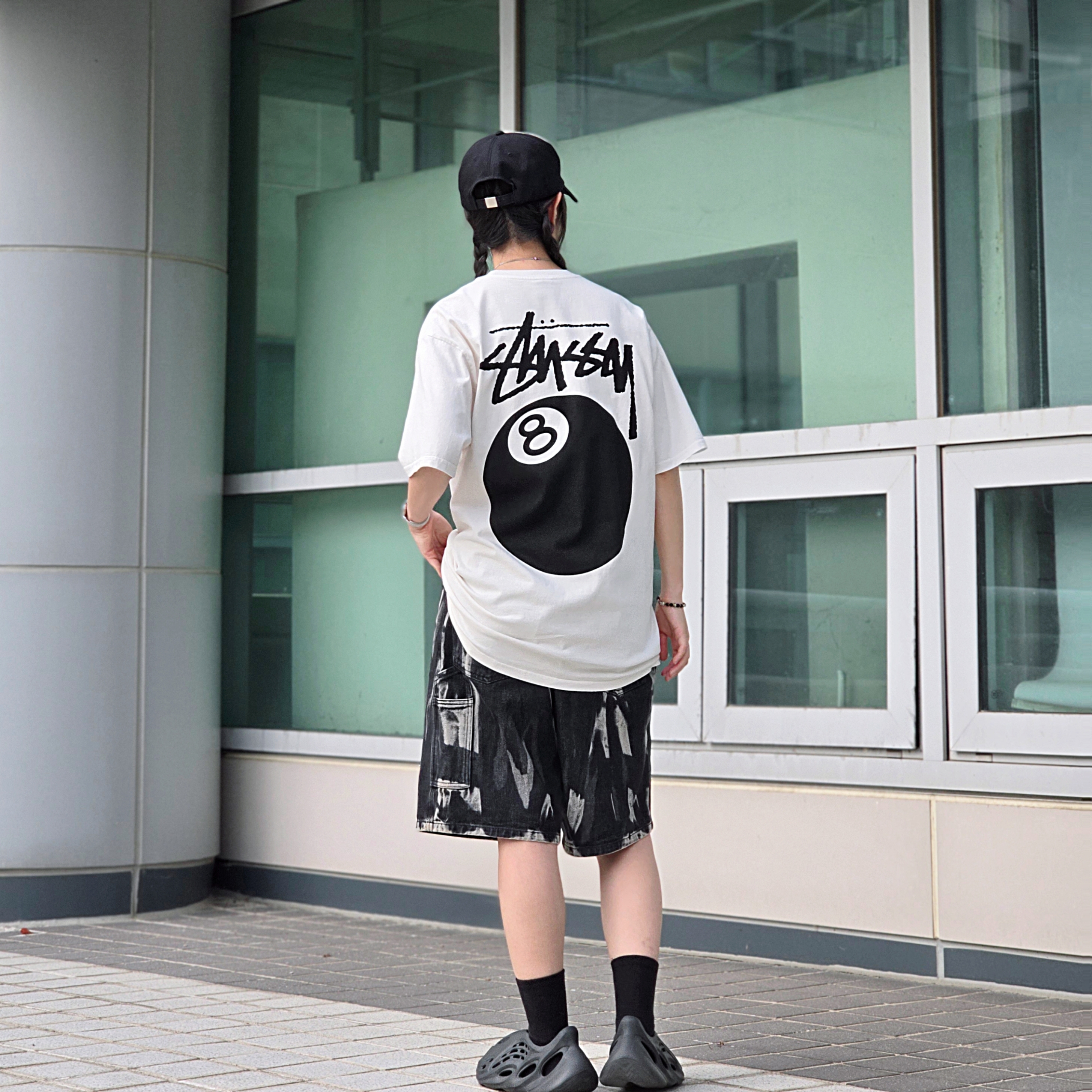 Stussy 8 Ball Pigment Dyed T-Shirt Natural, Adidas Yeezy Foam RNNR Onyx 착용 스타일 - 2