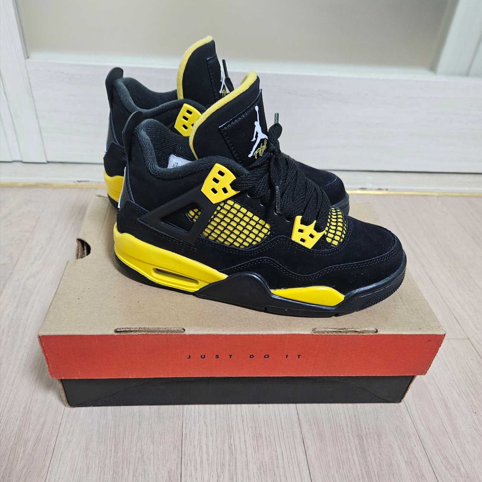 (GS) Jordan 4 Retro Thunder 2023 착용 스타일