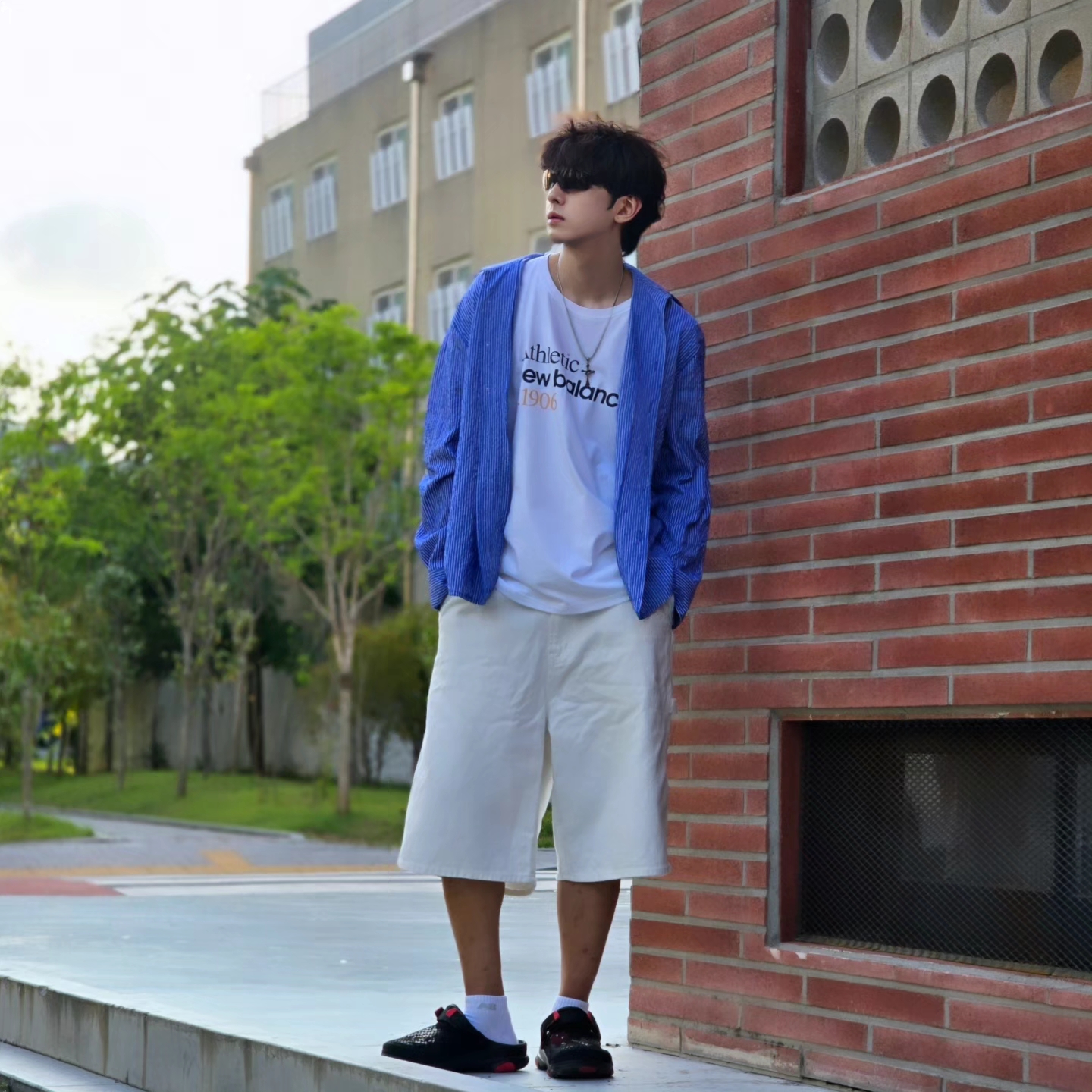 Crocs x Staple Classic All Terrain Clog Black 착용 스타일 - 2