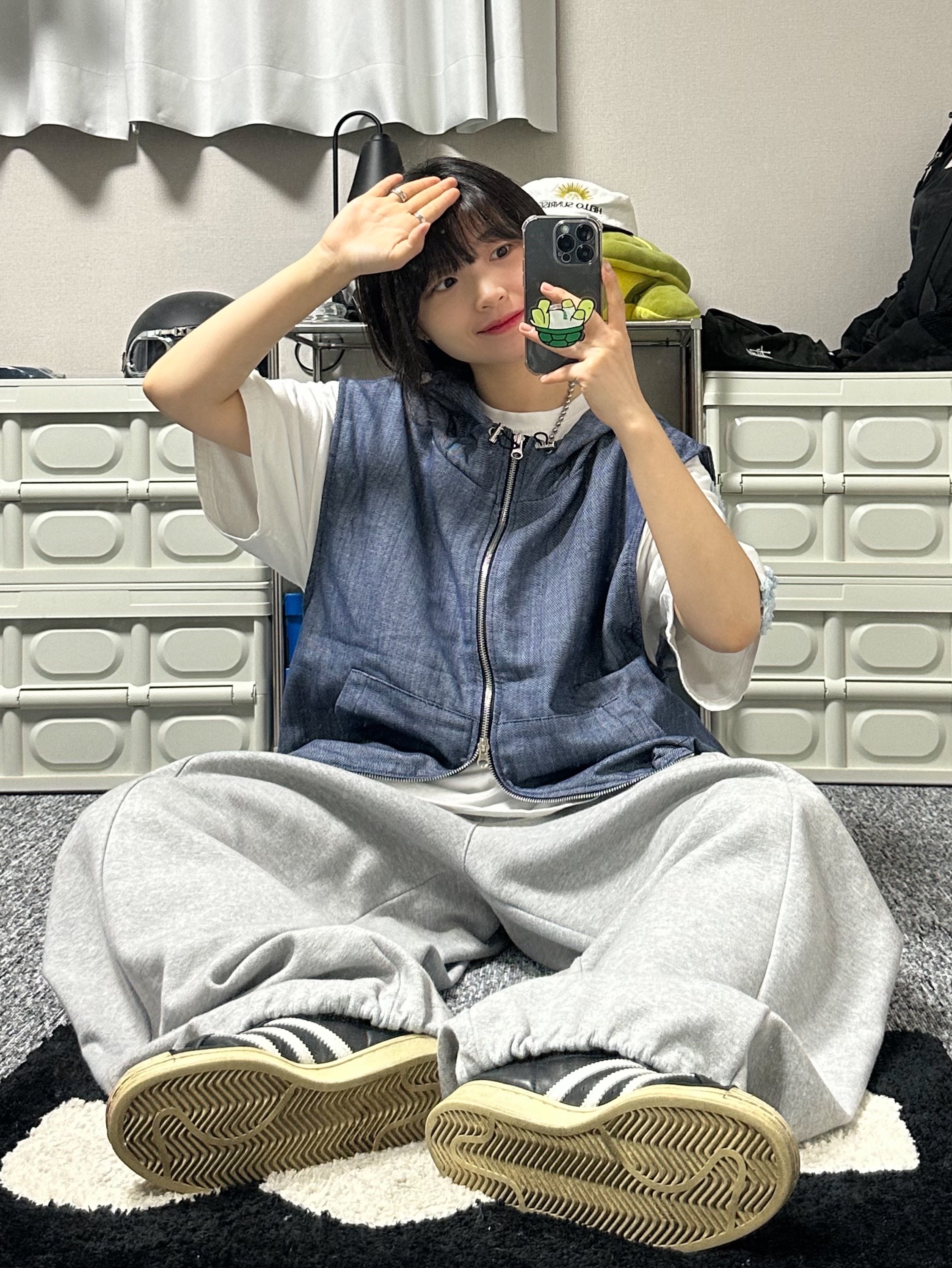 Adidas Superstar Premium Black White 착용 스타일 - 1