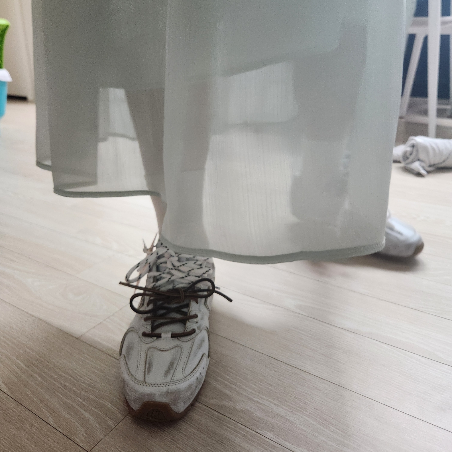 (W) New Balance x Miu Miu 530 SL Leather Sneakers White 착용 스타일 - 9