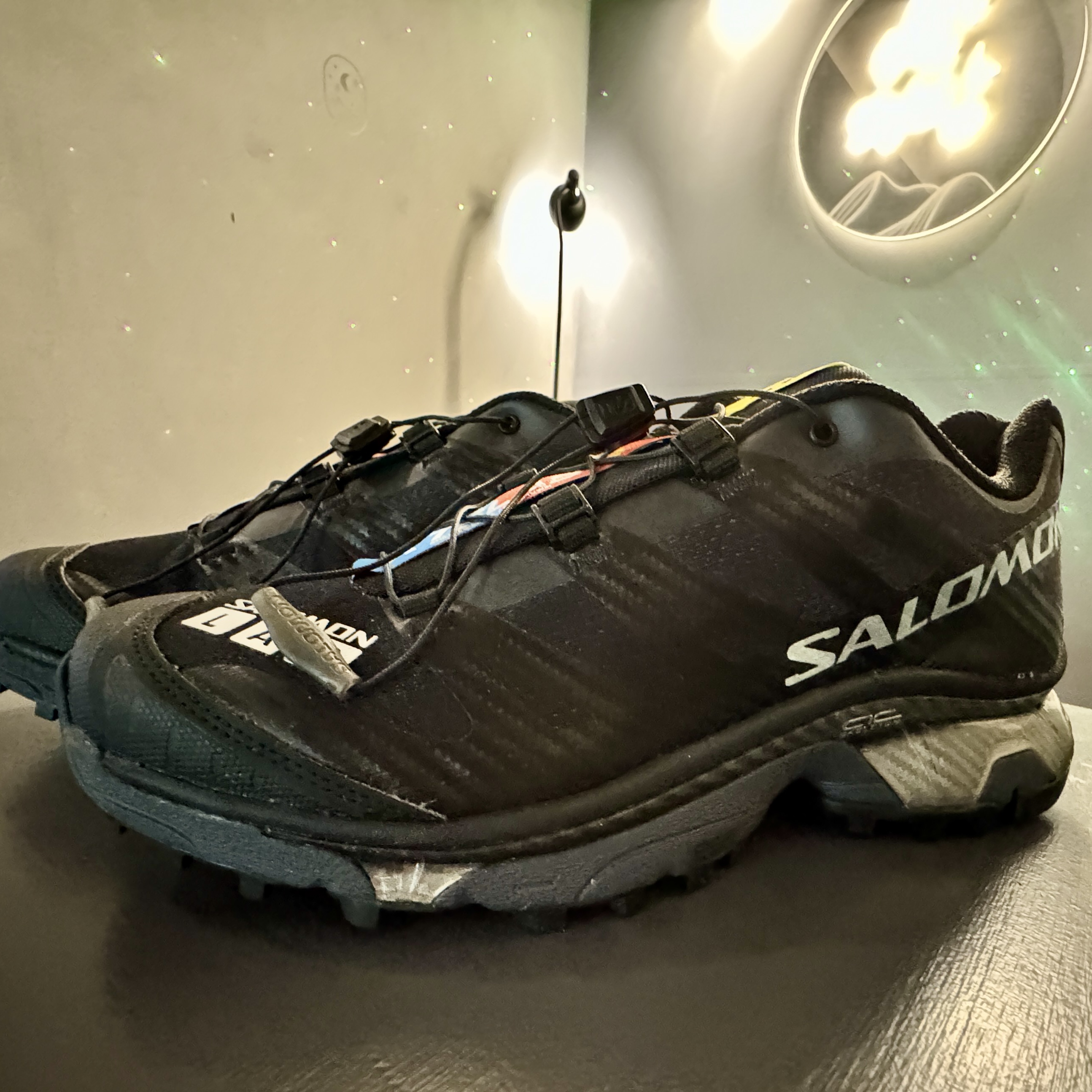 Salomon XT-4 Black Silver Metallic 착용 스타일 - 2