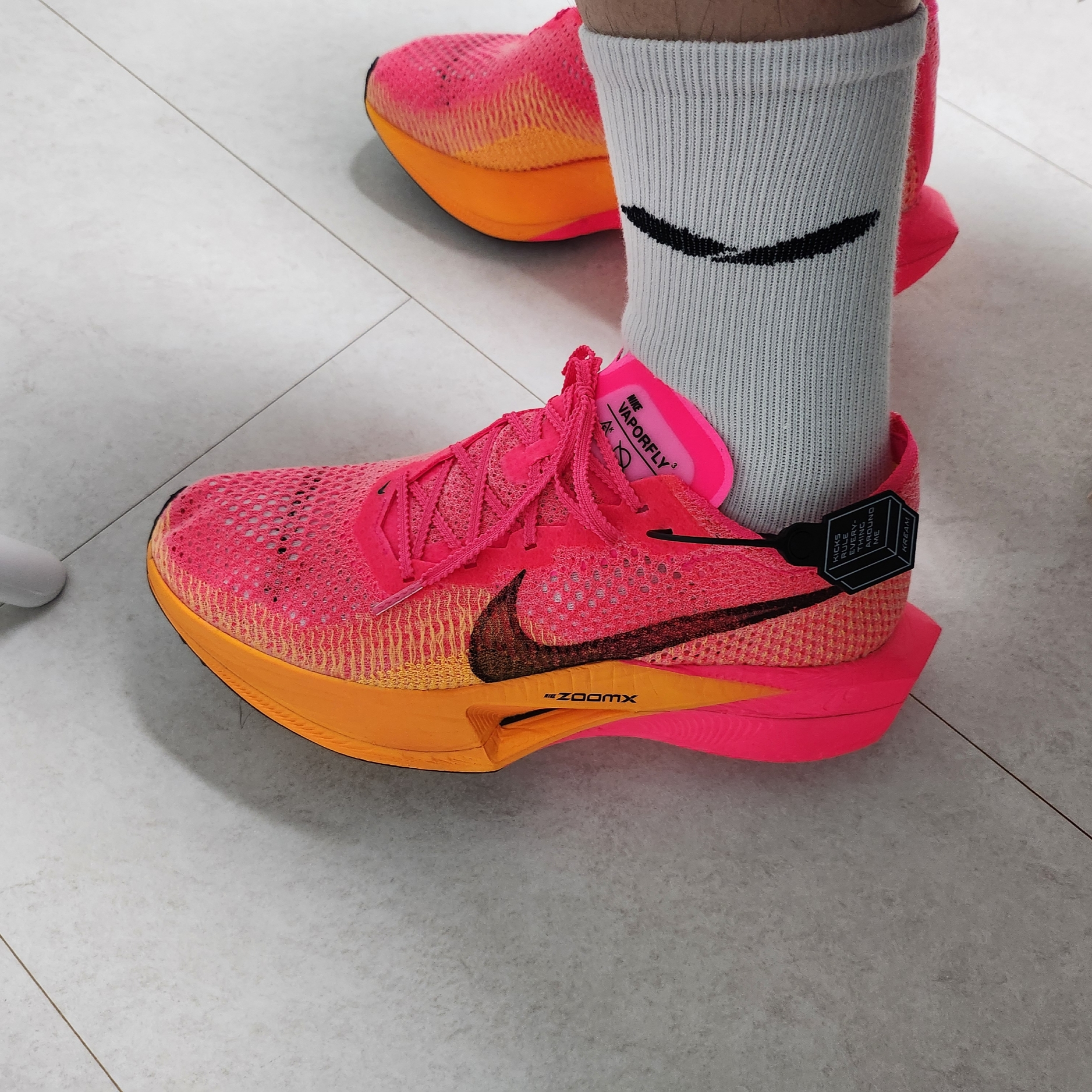 Nike ZoomX Vaporfly Next% 3 Hyper Pink 착용 스타일