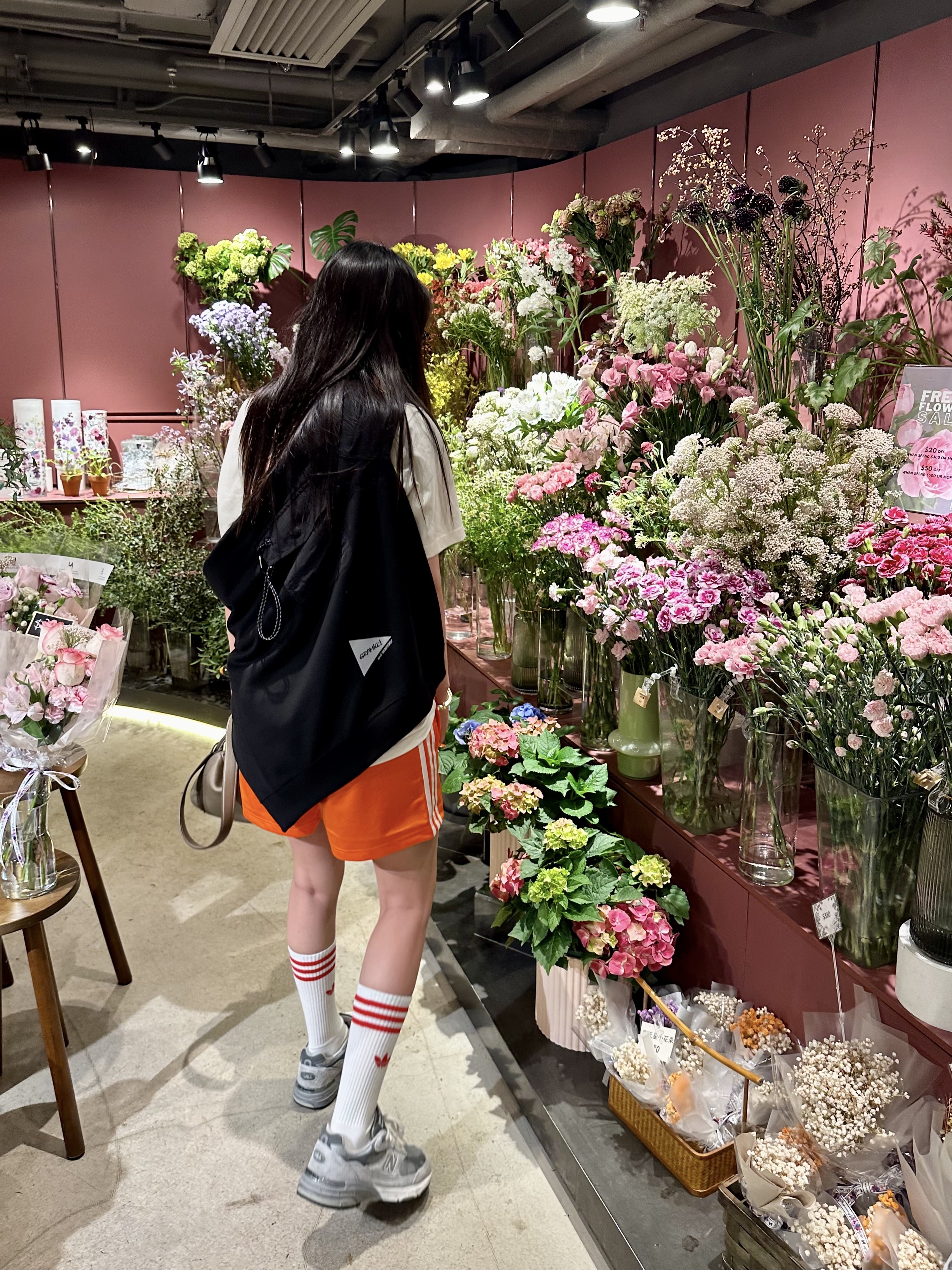 Hermes Lindy Mini Bag Swift & Palladium Rose Etoupe, (W) Adidas Firebird Shorts Orange - US Sizing 착용 스타일 - 2