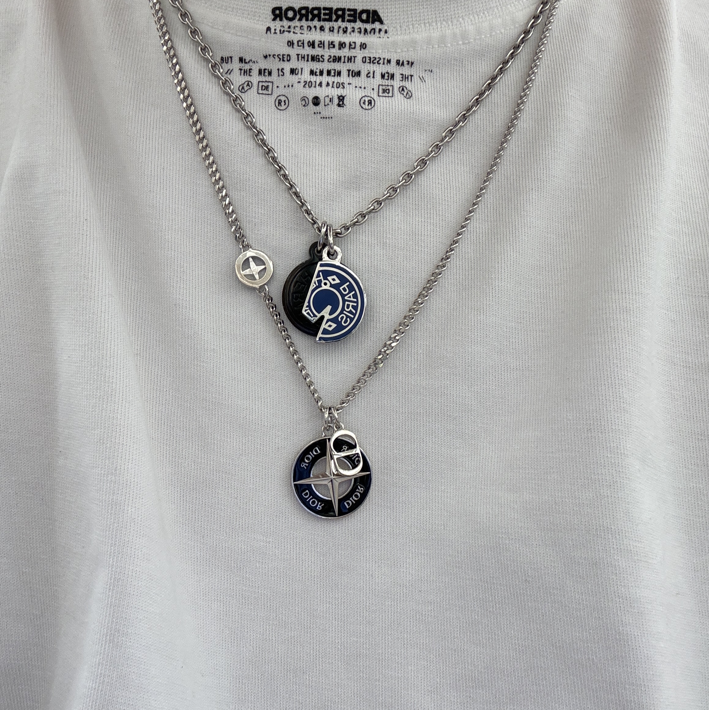 Dior x Stone Island Pendants Necklace Brass and Black Resin Silver-Finish 착용 스타일
