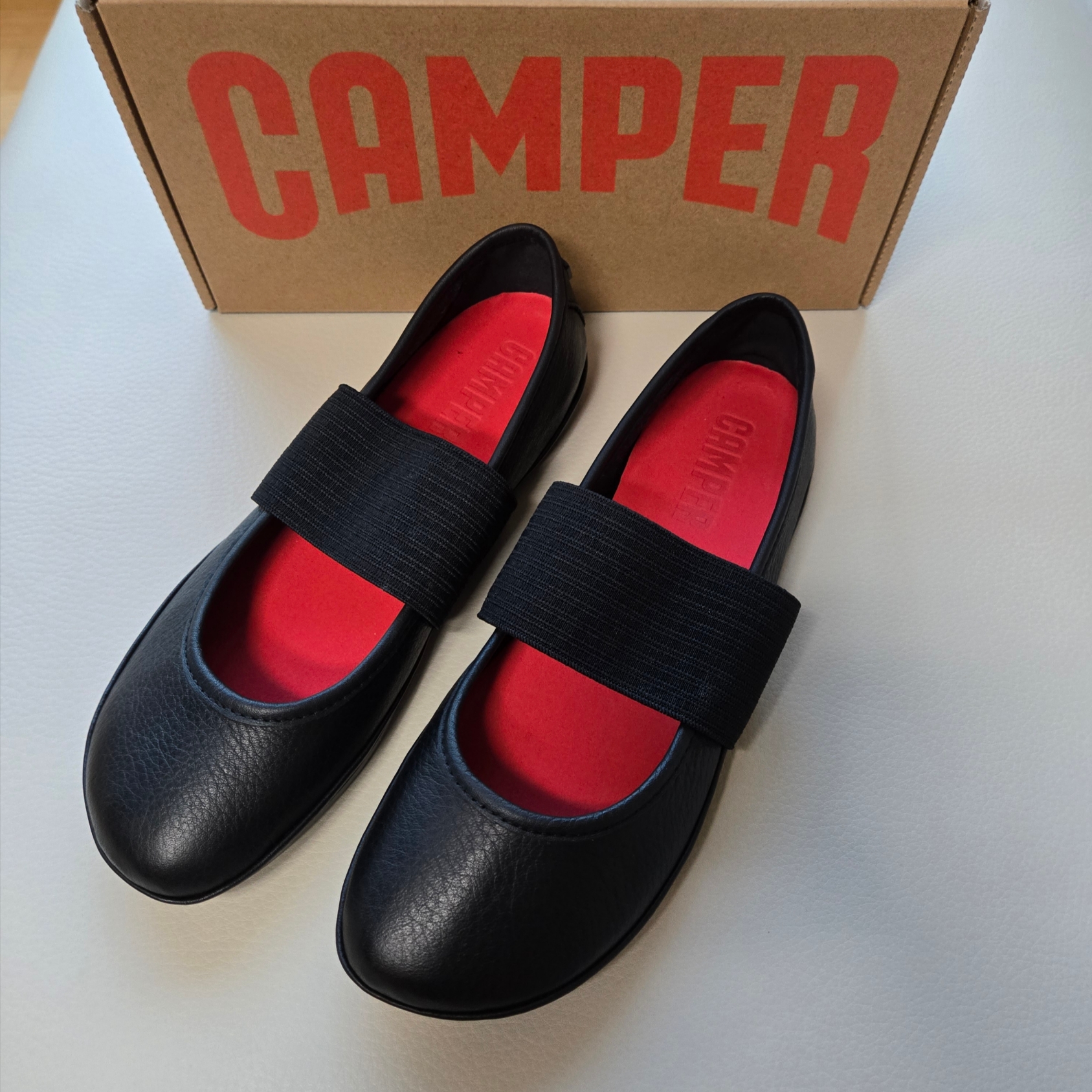 (W) Camper Right Ballerinas Black 착용 스타일 - 1