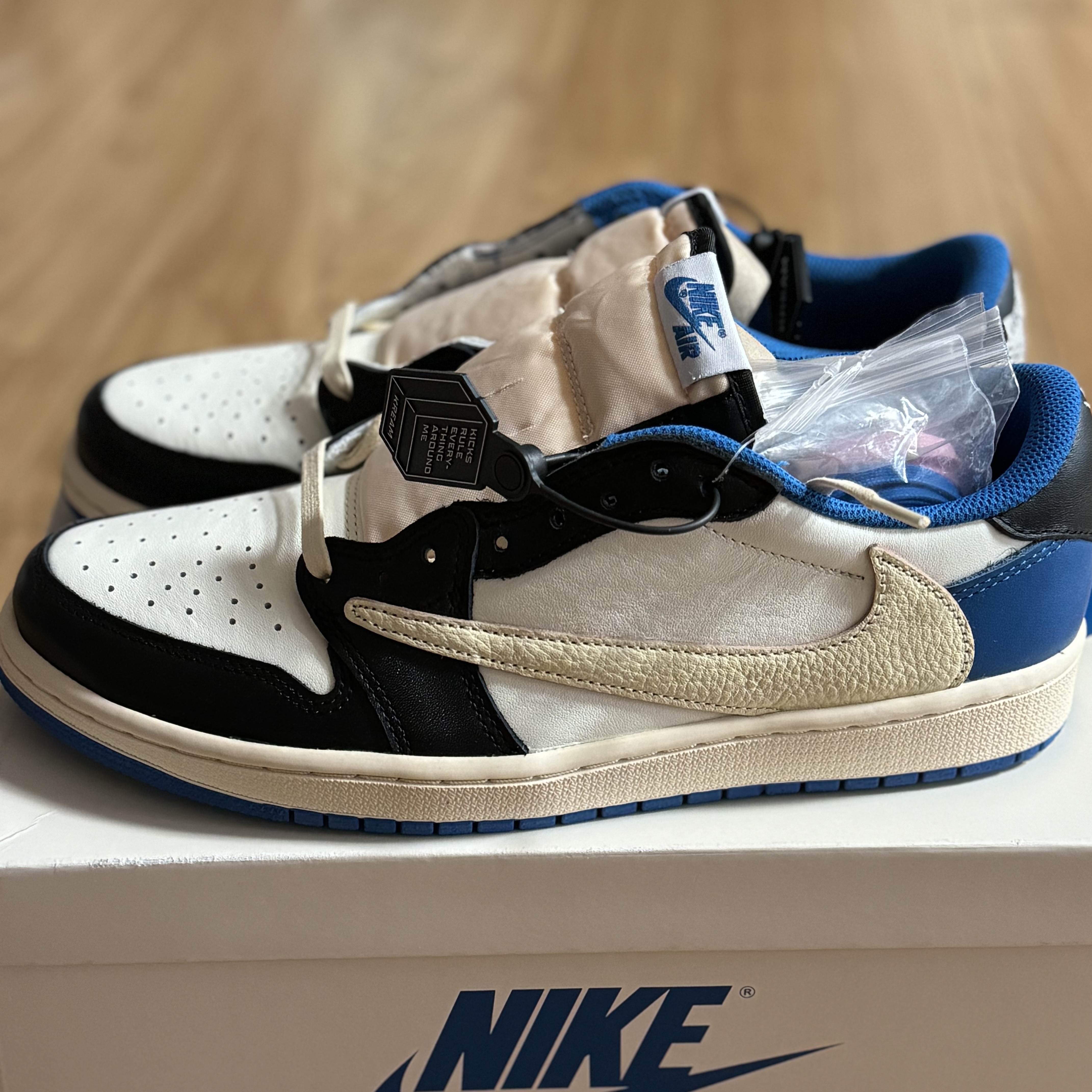 Jordan 1 x Travis Scott x Fragment Retro Low OG SP Military Blue 착용 스타일