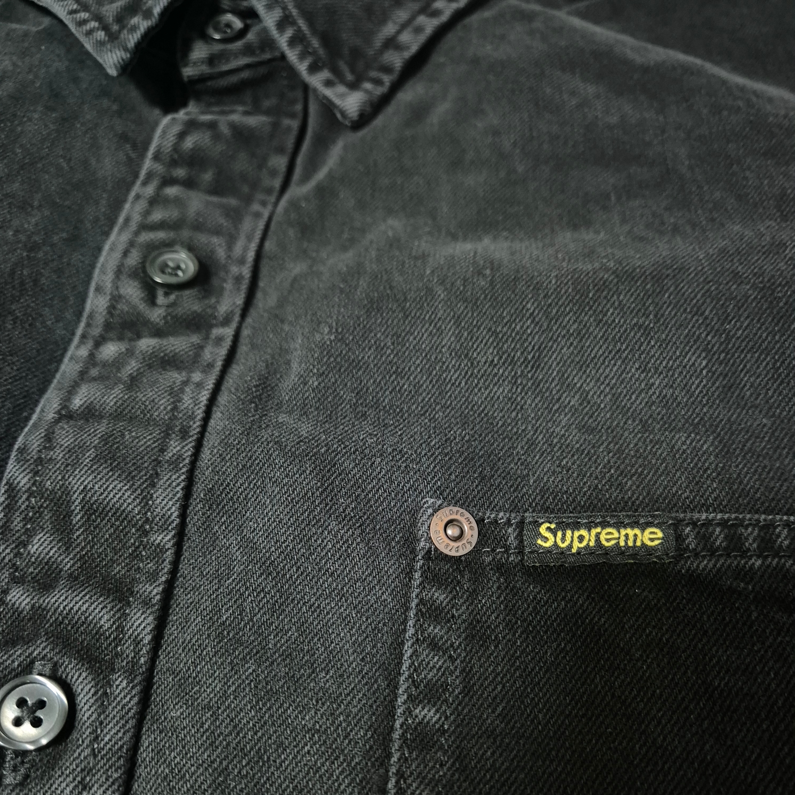 Supreme Loose Fit S/S Denim Painter Shirt Black - 24SS 착용 스타일 - 1