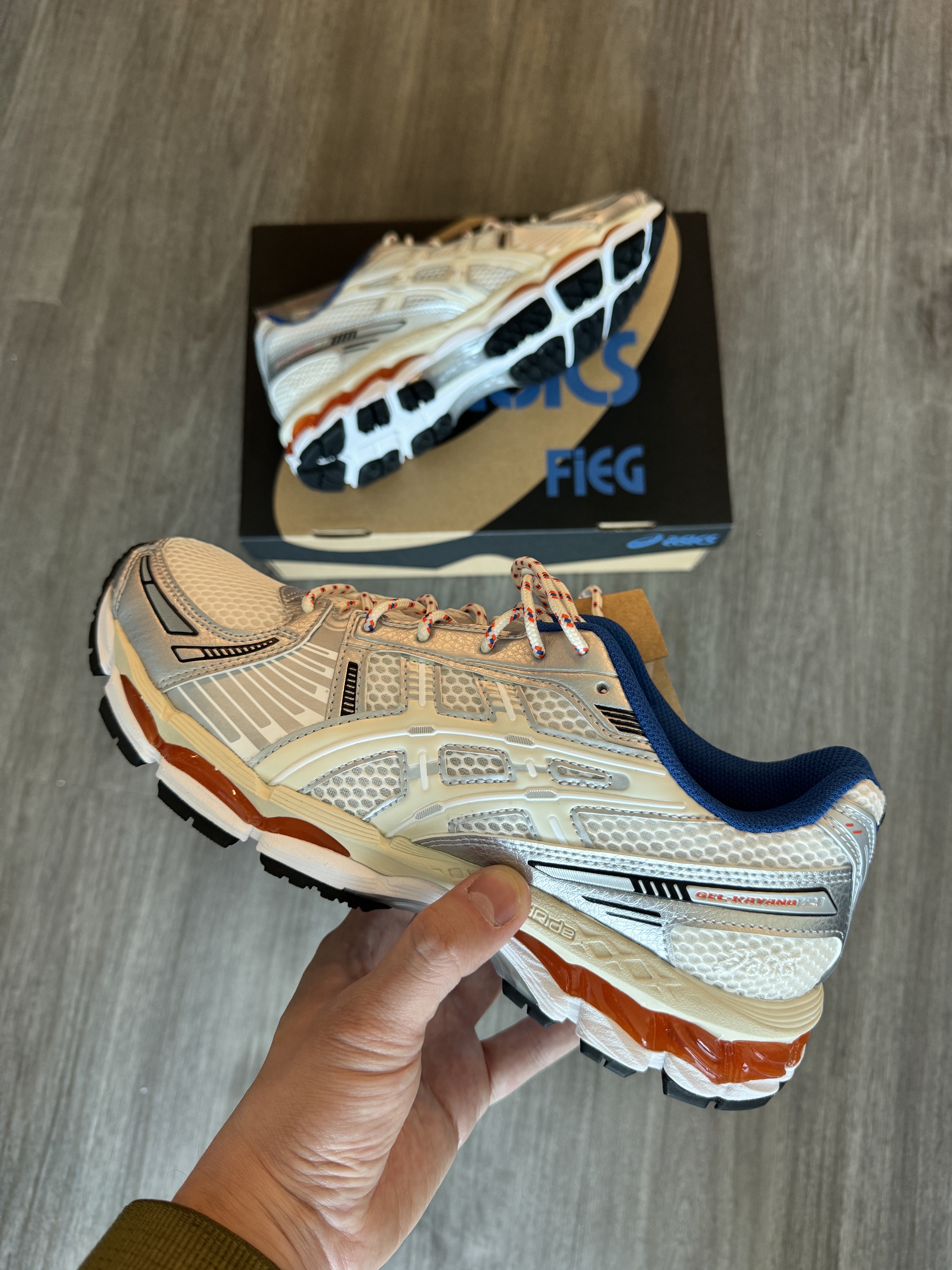 Asics x Ronnie Fieg Gel-Kayano 12.1 Cream 착용 스타일